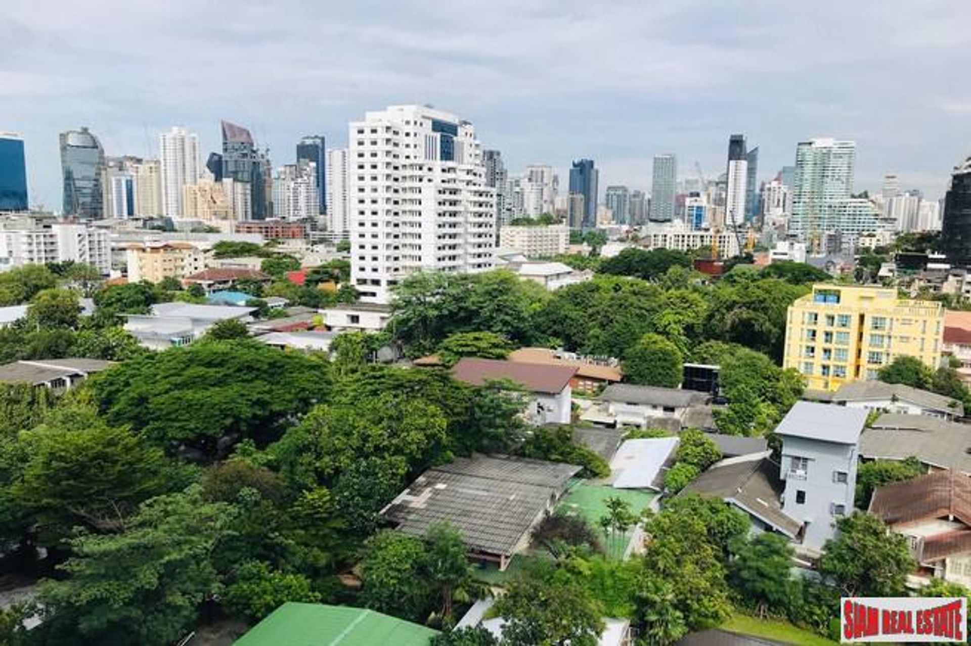 Eigentumswohnung im Ekkamai, Bangkok 10025432