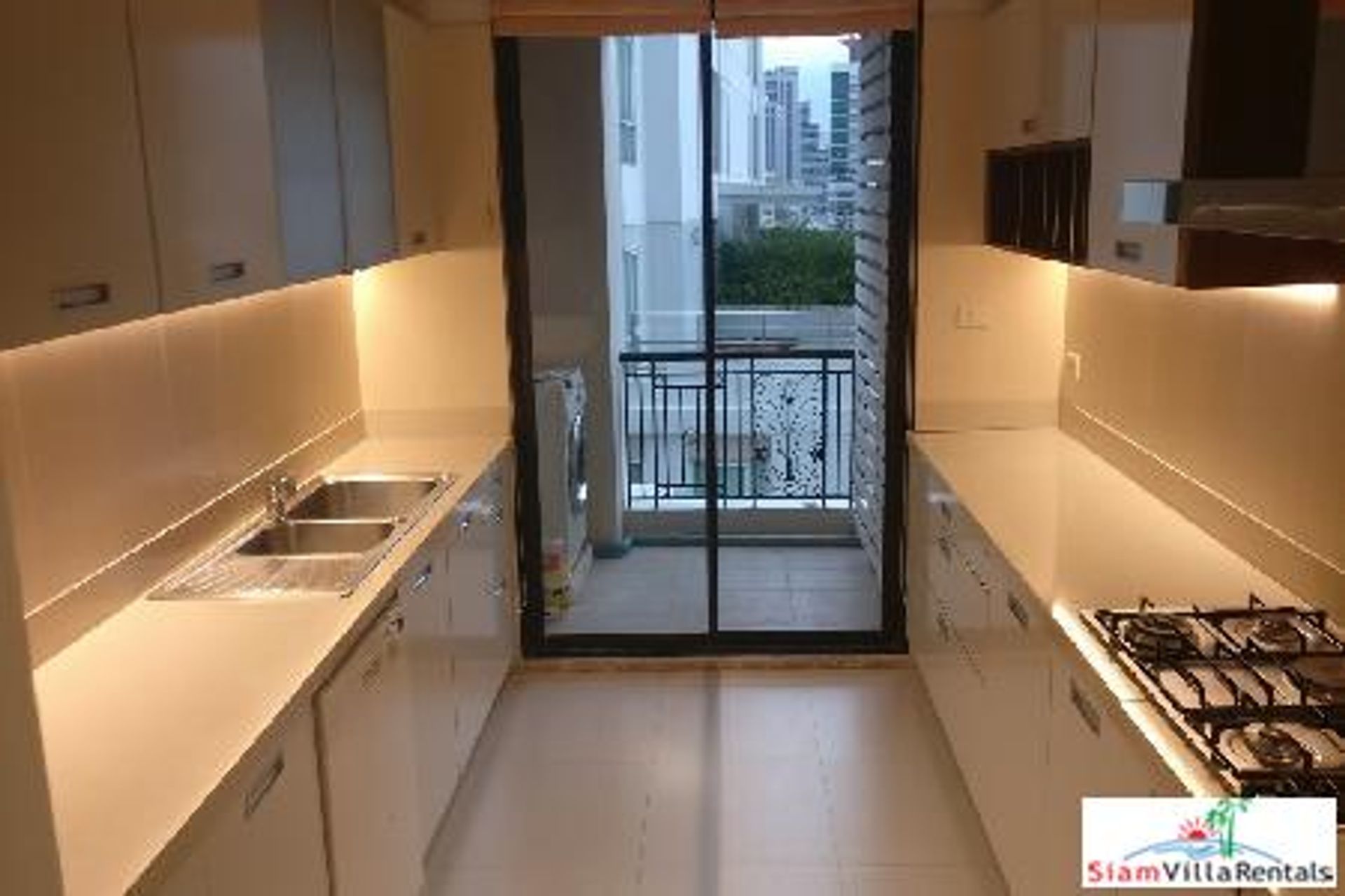 Condominium in Phrom Phong, Bangkok 10025496