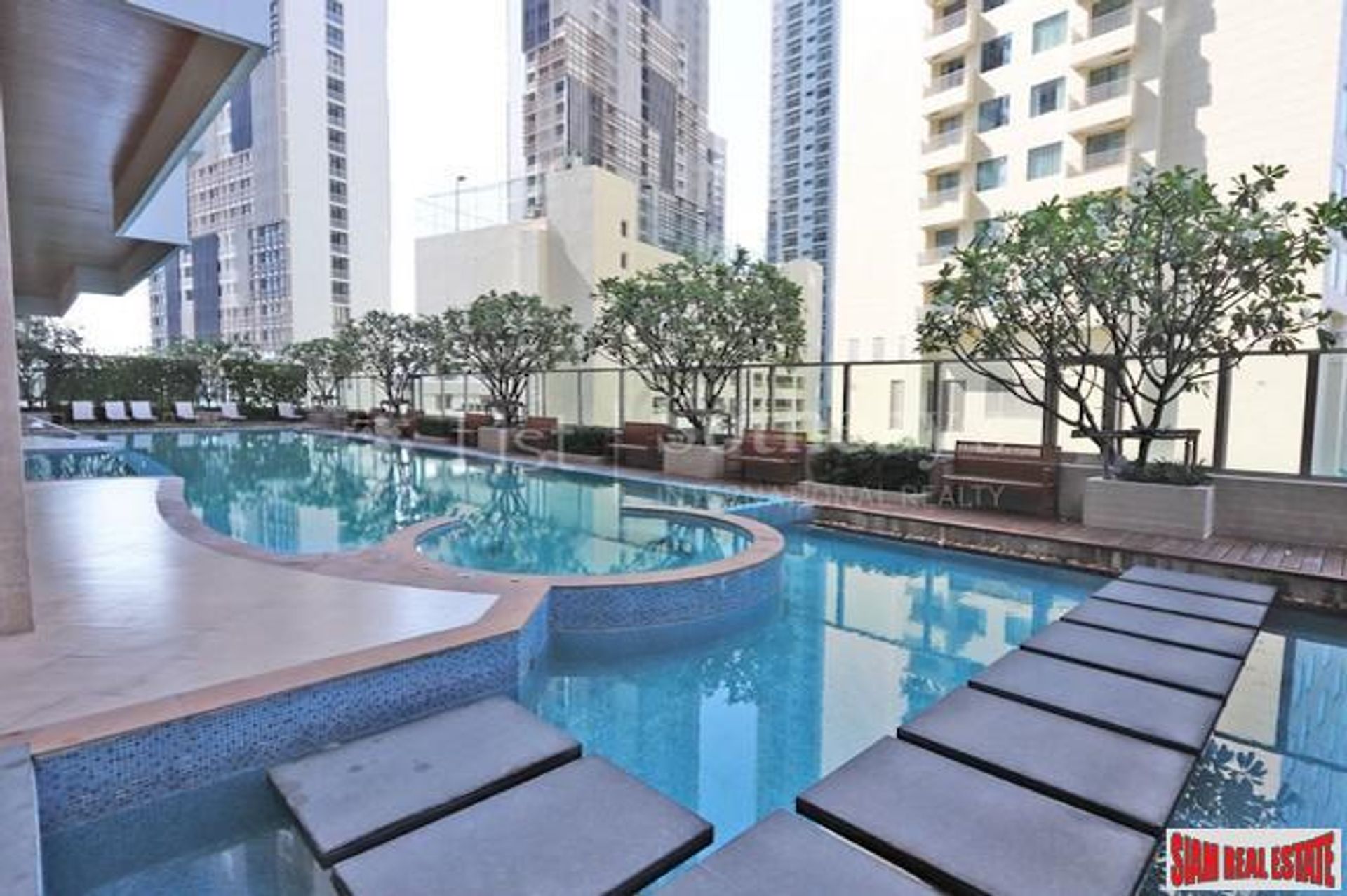 Condominium in Khlong Toei, Krung Thep Maha Nakhon 10025513