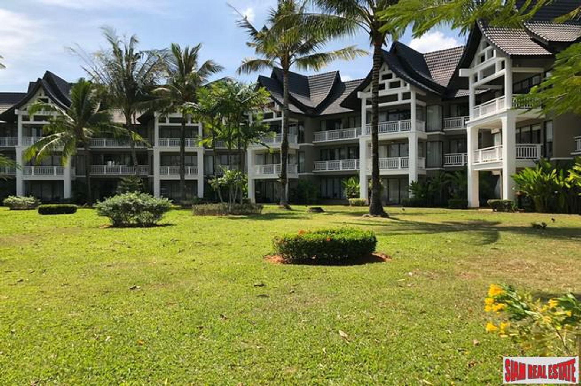 Condominium in Ban Pa Sak, Phuket 10025581