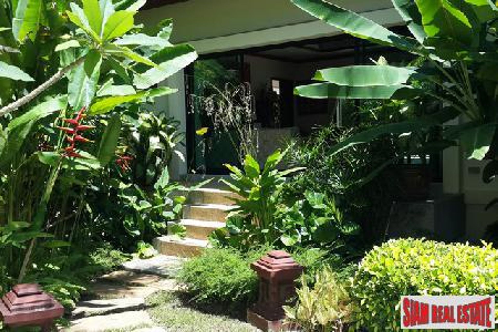 жилой дом в Nai Harn, Phuket 10025589