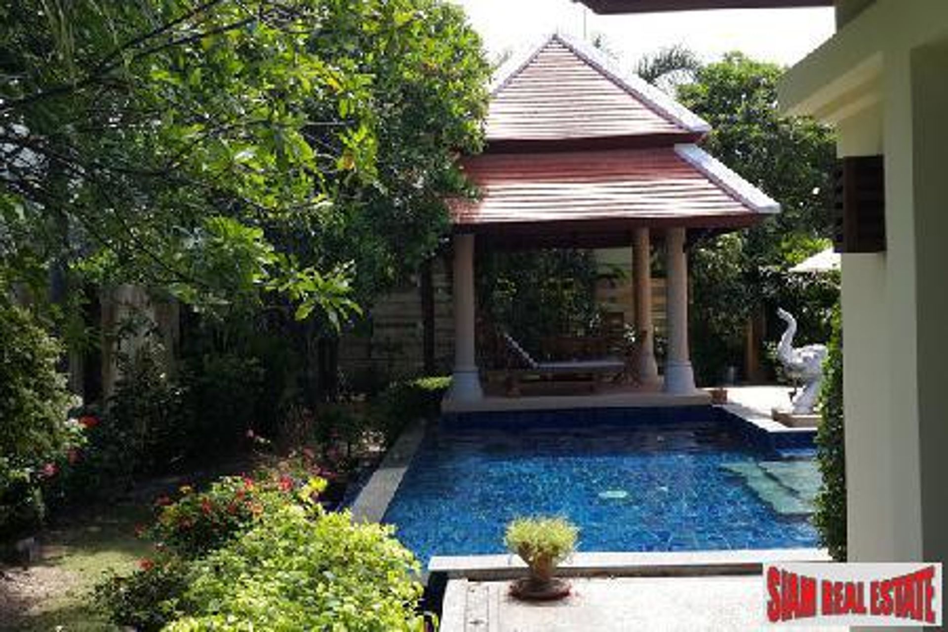 жилой дом в Nai Harn, Phuket 10025589