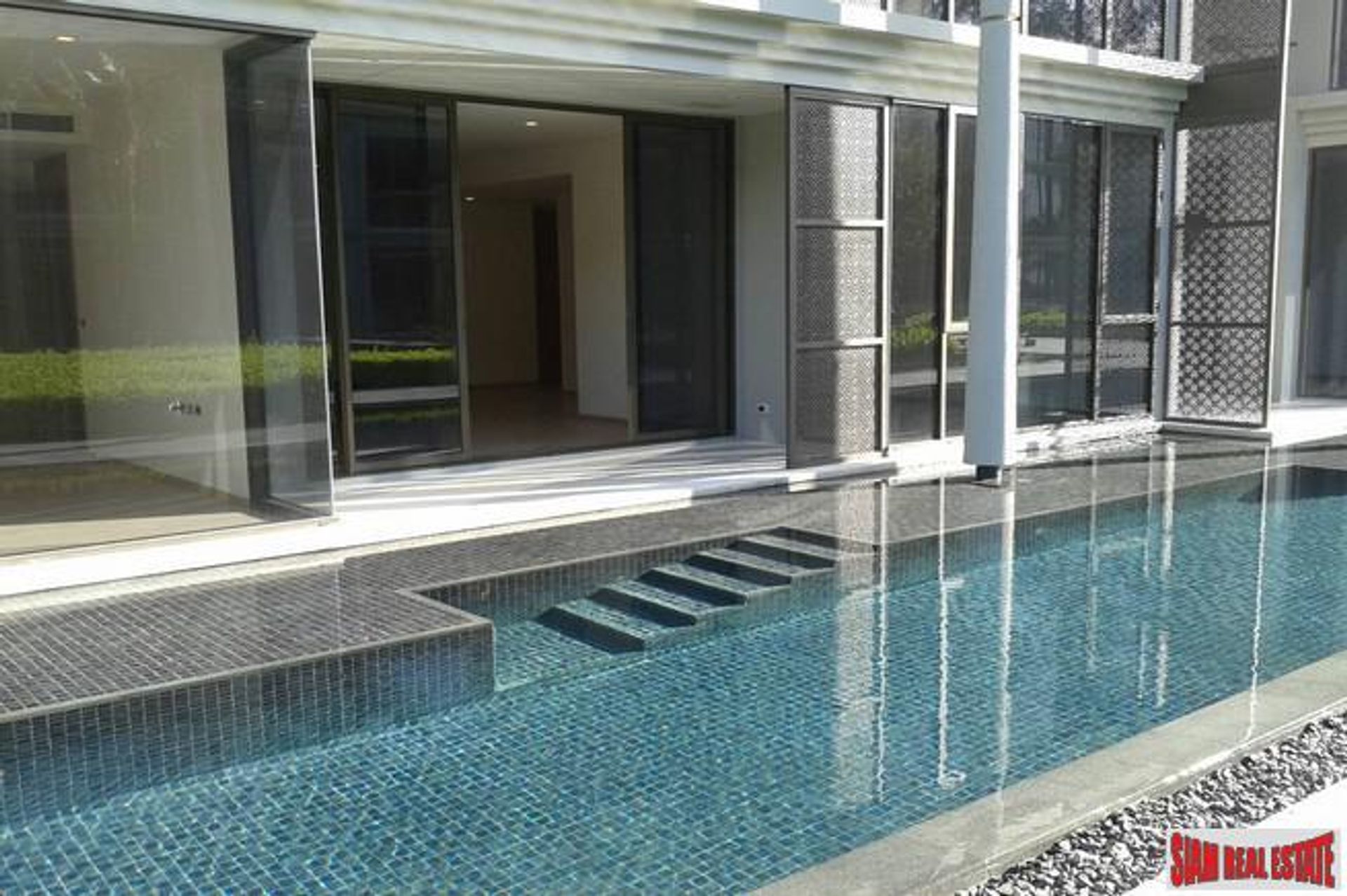 Condominio nel Ban Mai Khao, Phuket 10025591