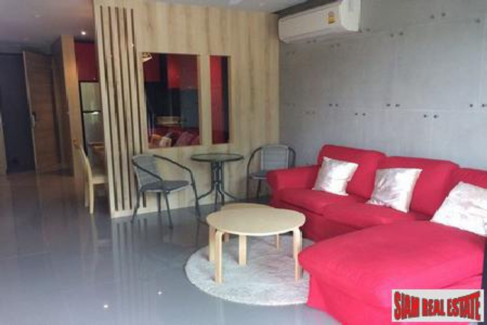 Condominium dans Nai Harn, Phuket 10025976