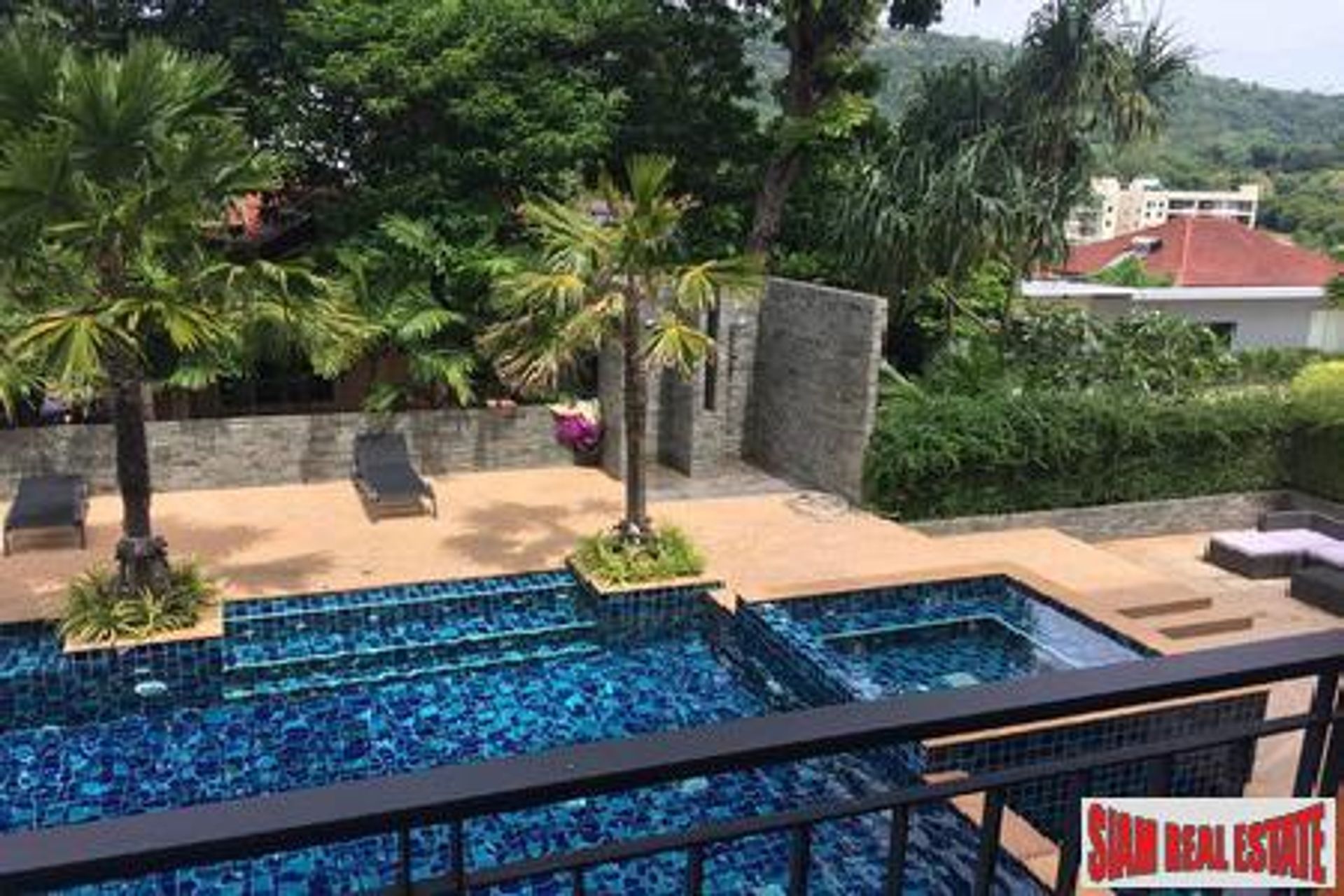 Condominium dans Nai Harn, Phuket 10025976