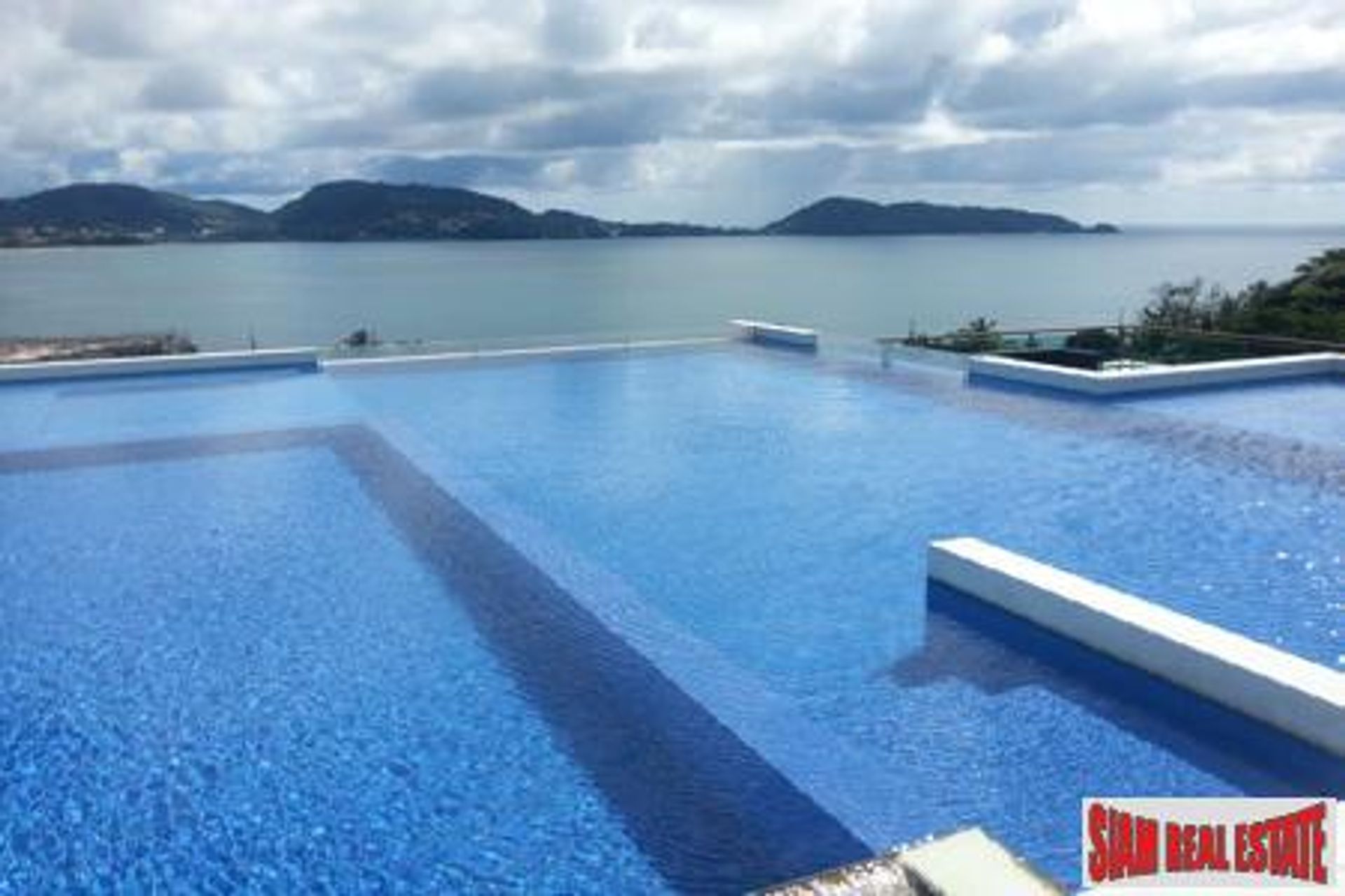 Condominium dans Kalim, Phuket 10026018