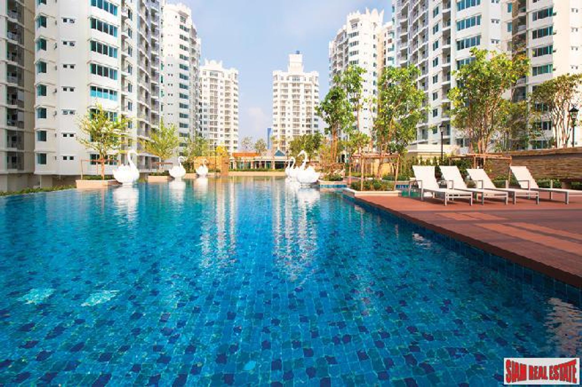 Condominium in Huai Khwang, Bangkok 10026176