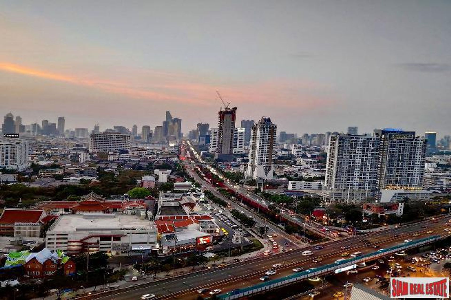 Condominium in Yan Nawa, Krung Thep Maha Nakhon 10026193