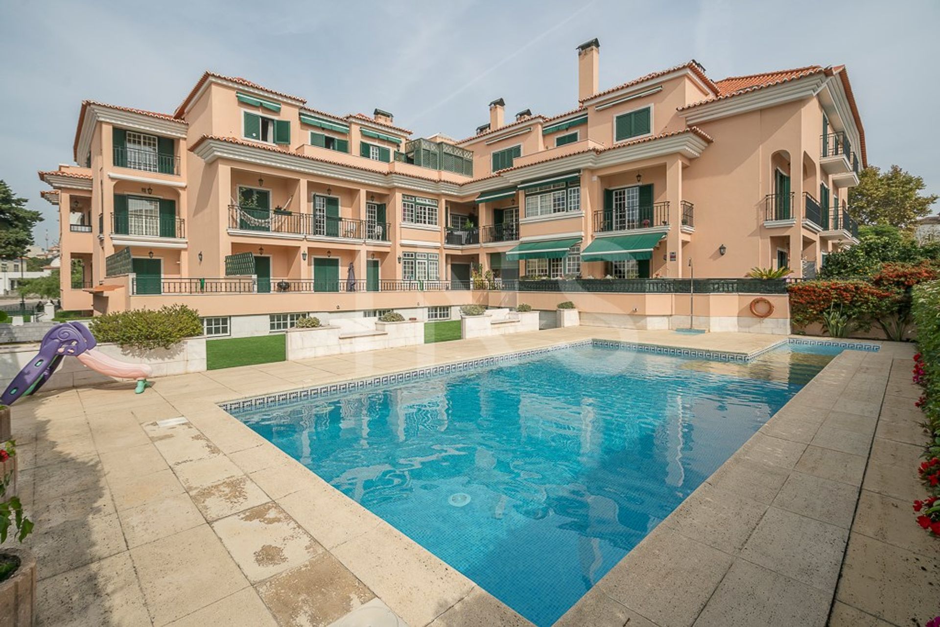 Condominium in Carcavelos e Parede, Cascais 10026299