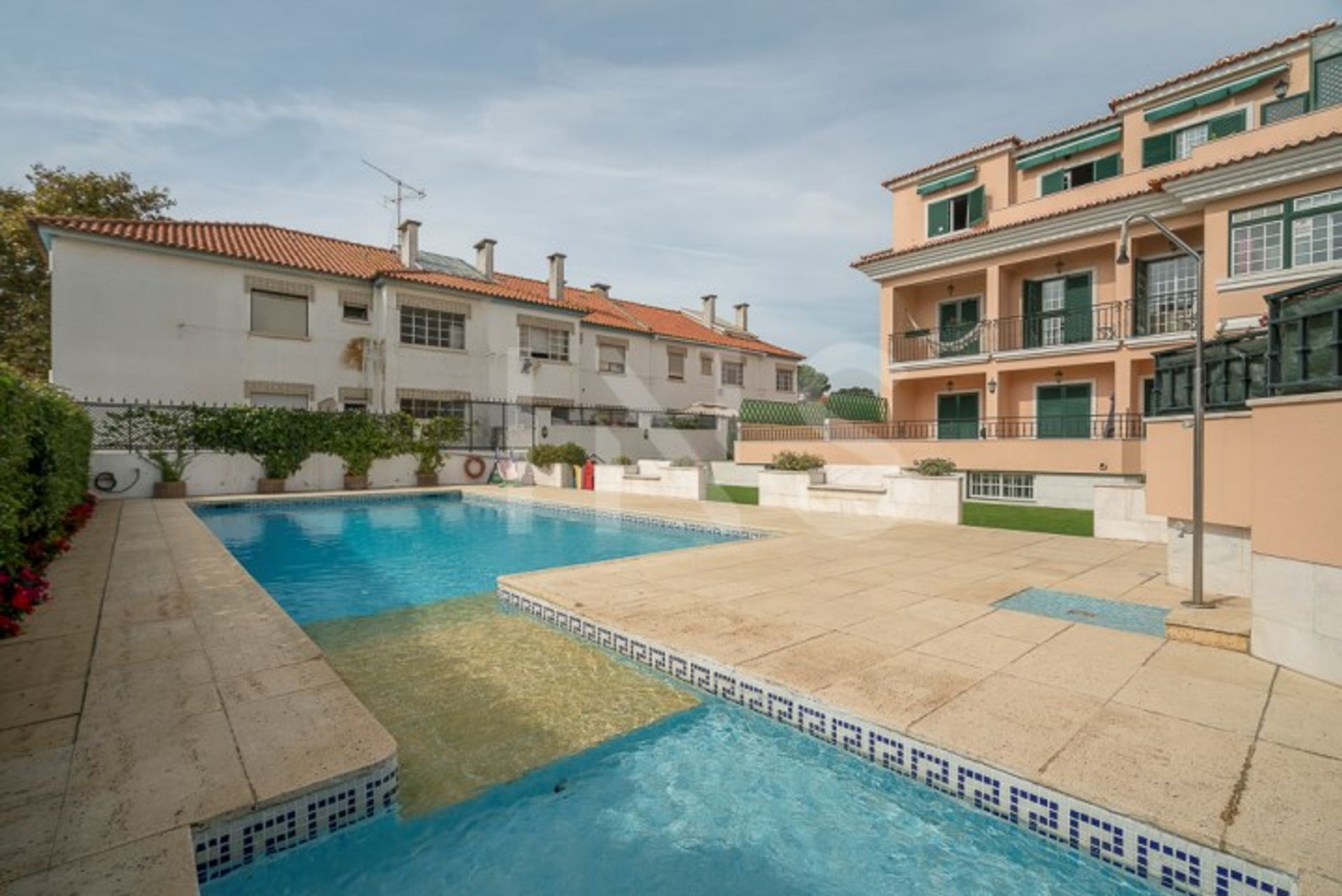 Condominium in Carcavelos e Parede, Cascais 10026299