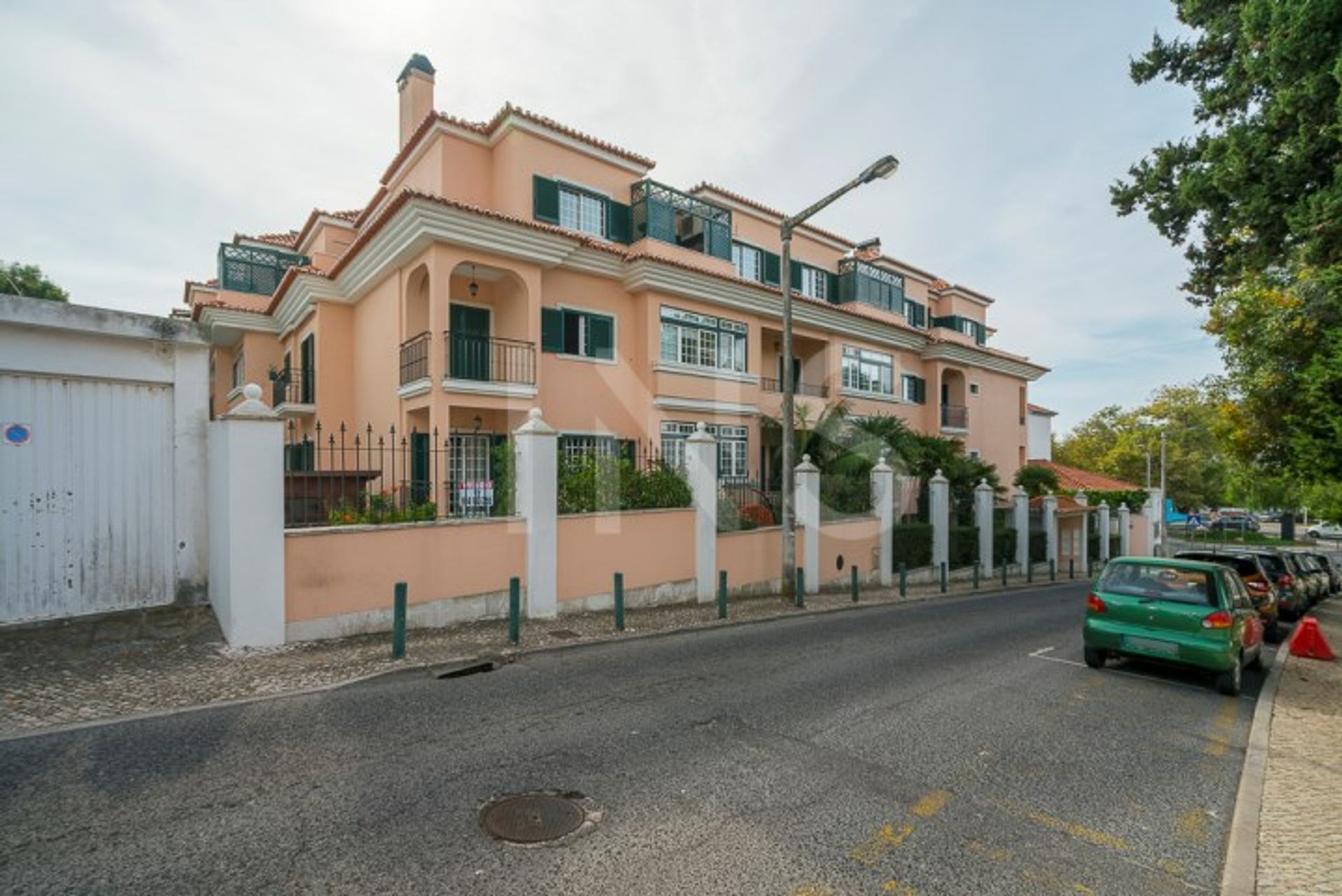 Condominium in Carcavelos e Parede, Cascais 10026299