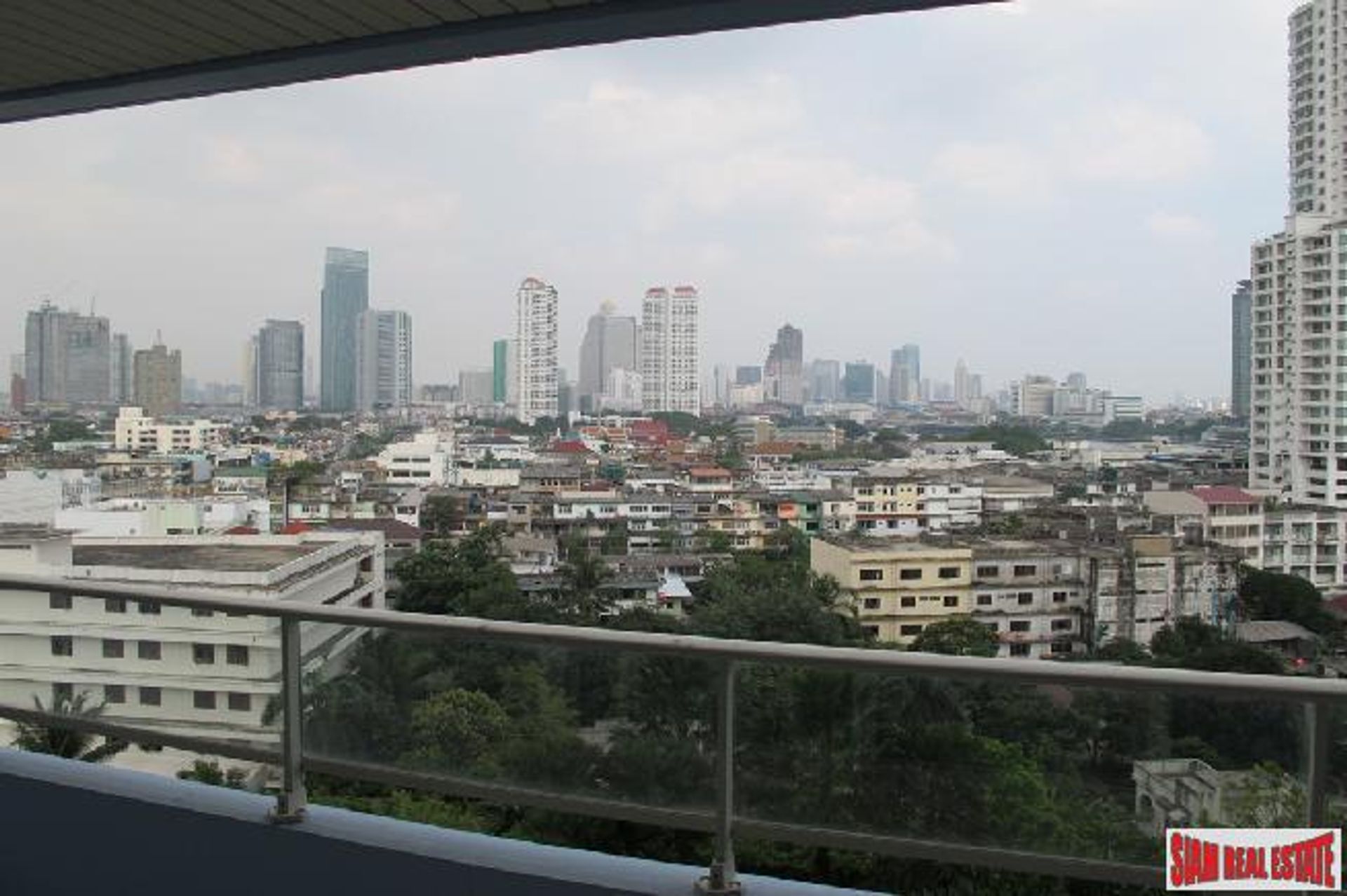 Condominium in Godown, Krung Thep Maha Nakhon 10026445