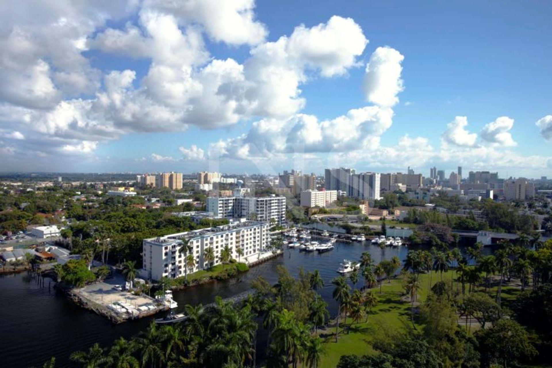 Condominium dans South Miami, Miami-Dade 10026905