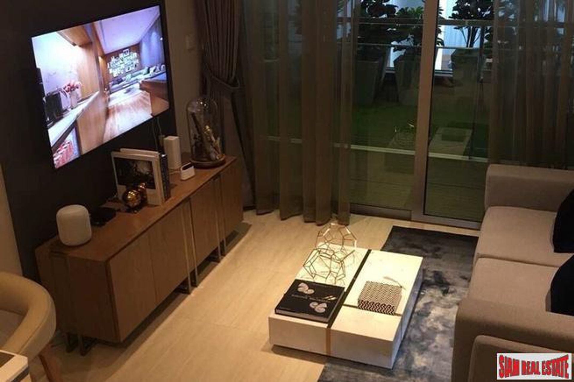 Condominium in Phloen Chit, Bangkok 10027054