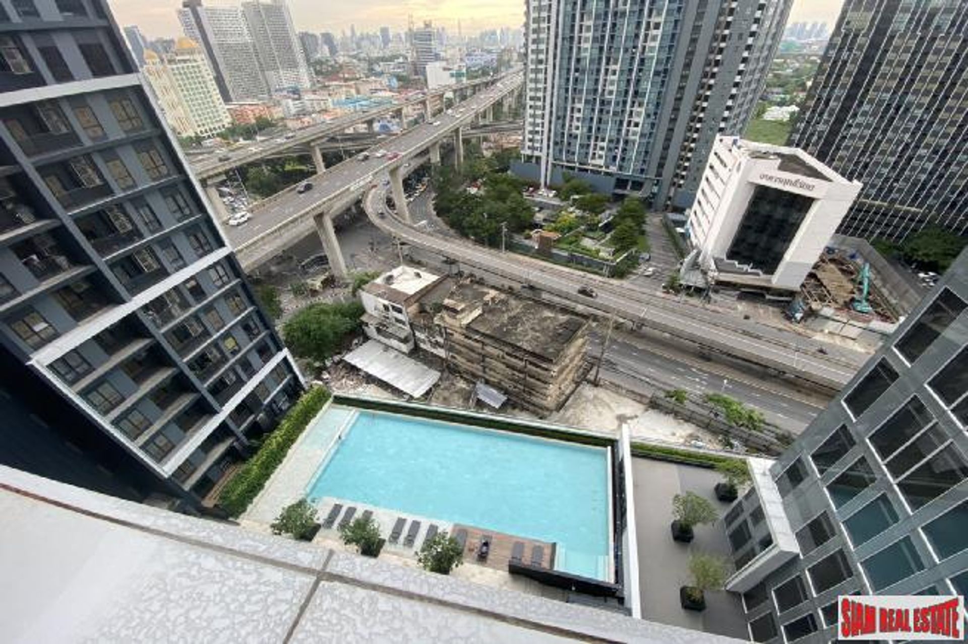 Condominio en Phra Ram 9, Bangkok 10027155