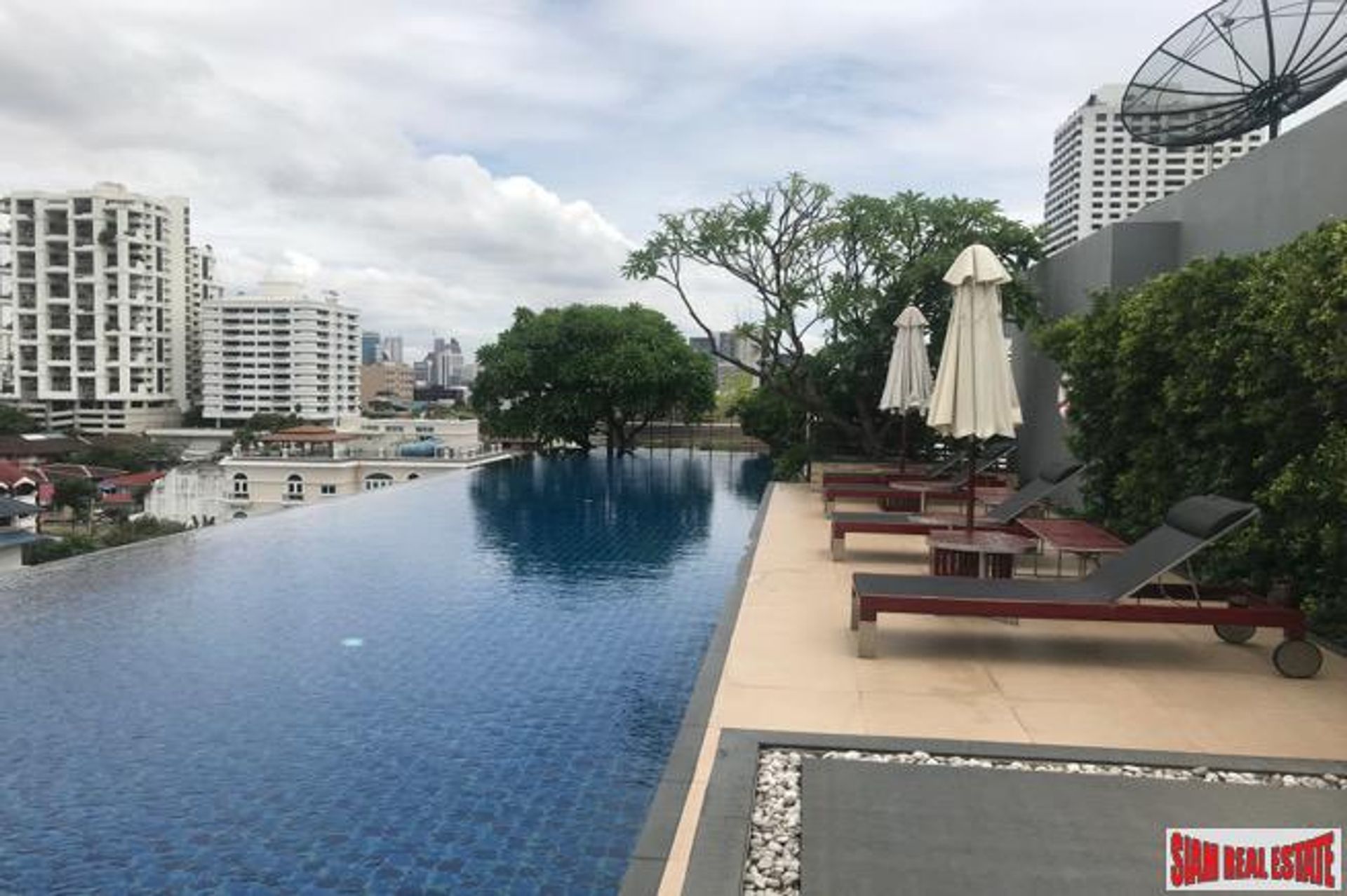 Condominium in Khlong Toei, Krung Thep Maha Nakhon 10027243