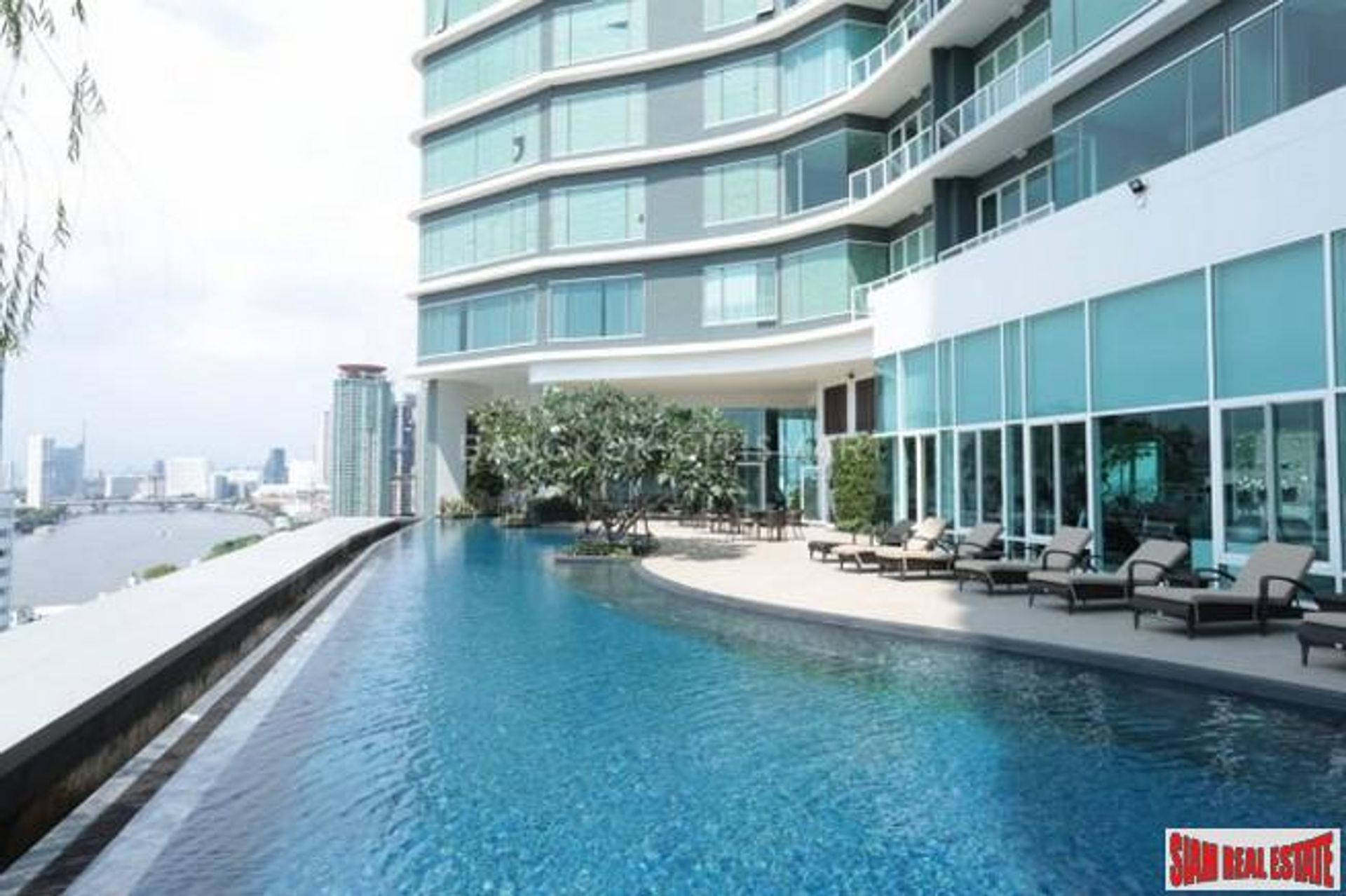 Condominium in Saphan Tak Sin, Bangkok 10027279