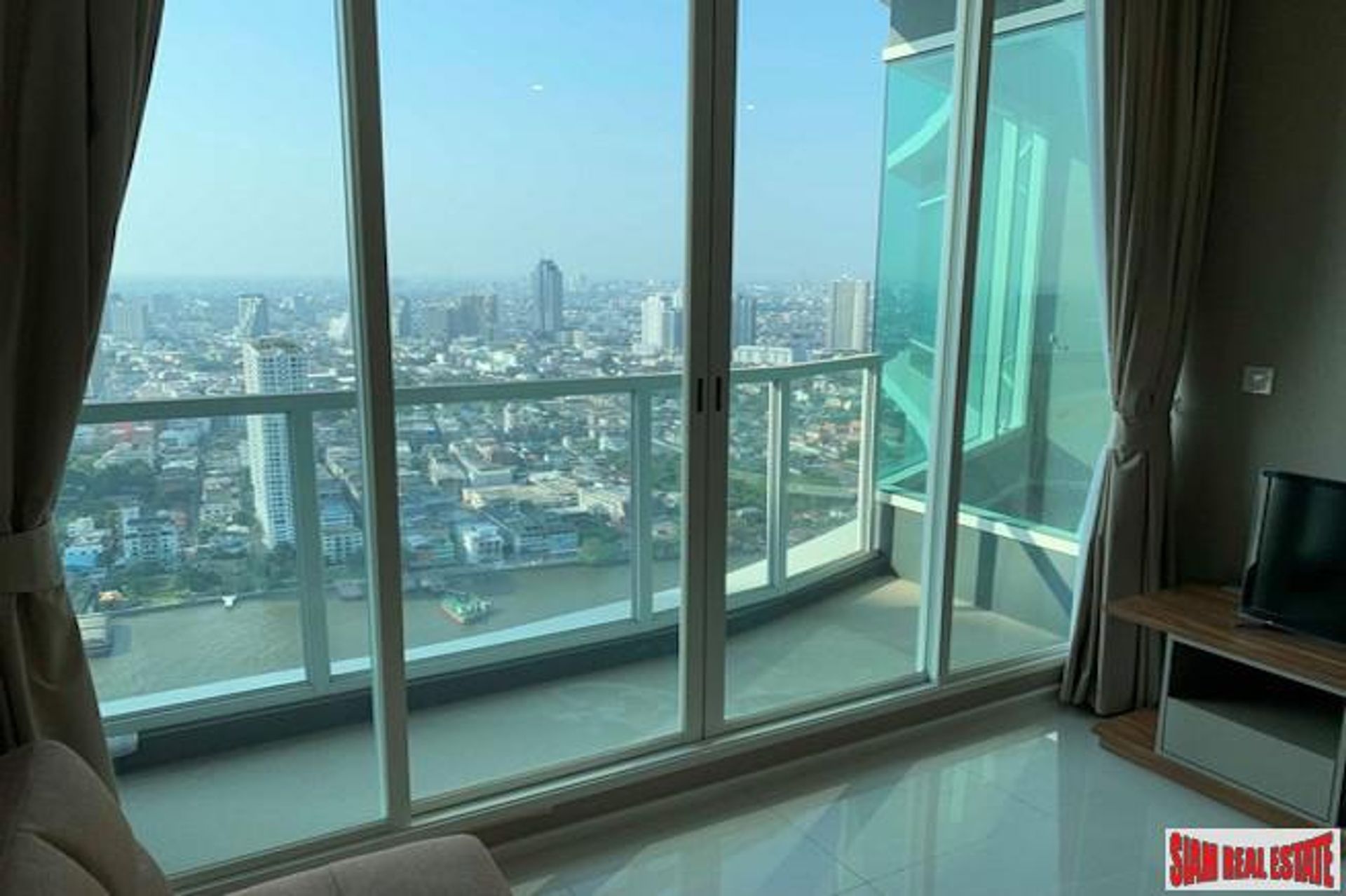 Condominium in Saphan Tak Sin, Bangkok 10027279