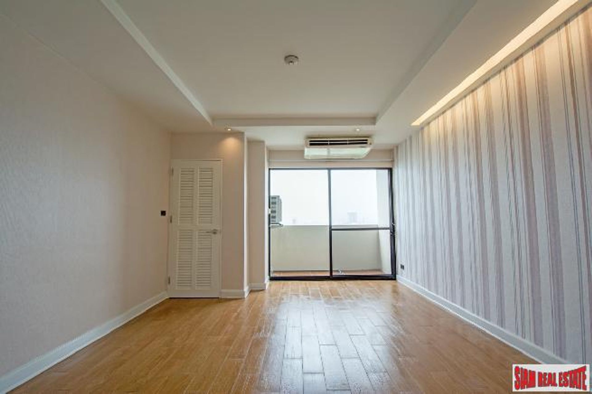 Condominium in Ekkamai, Bangkok 10027344