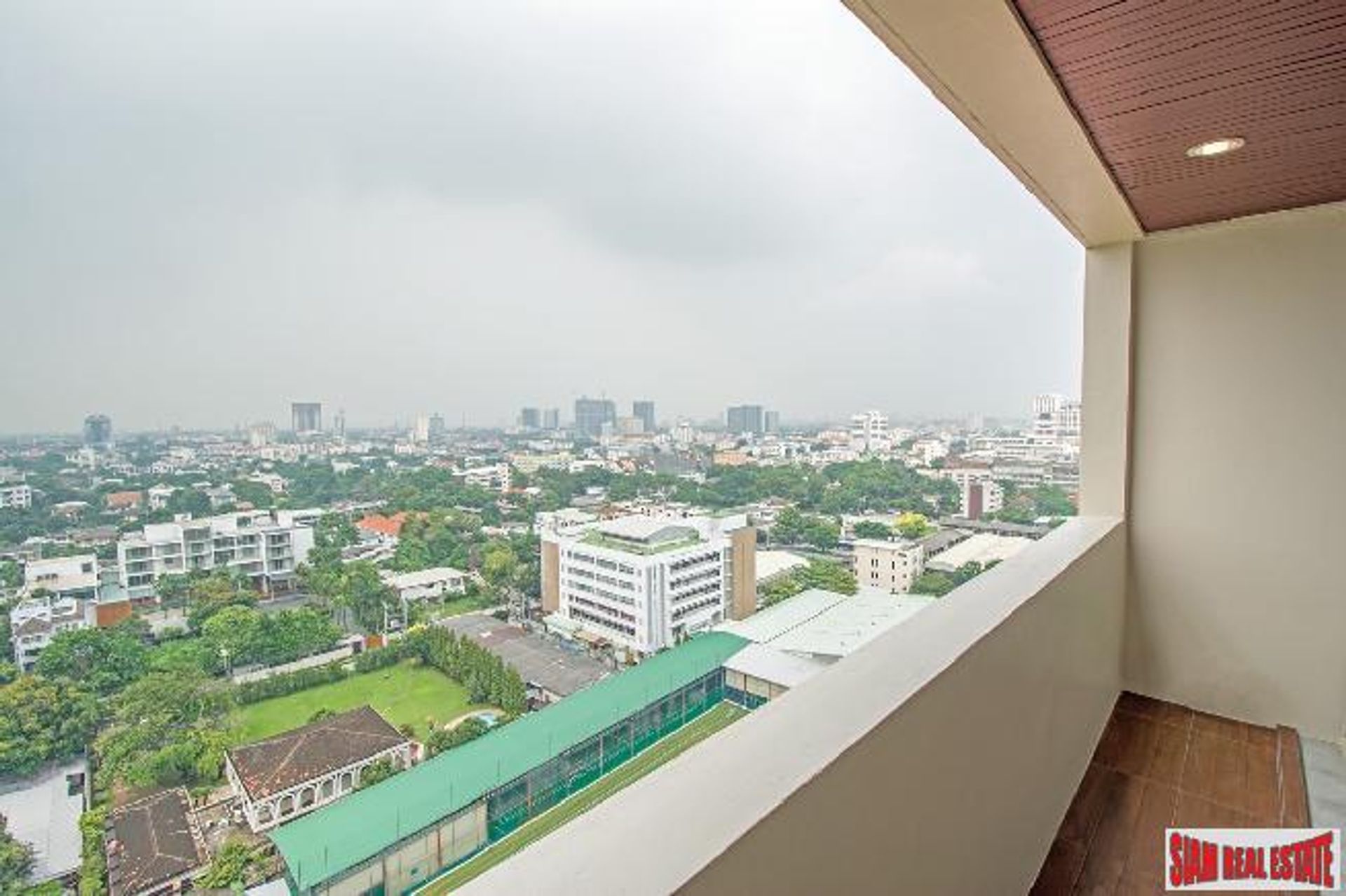 Condominium in Ekkamai, Bangkok 10027344