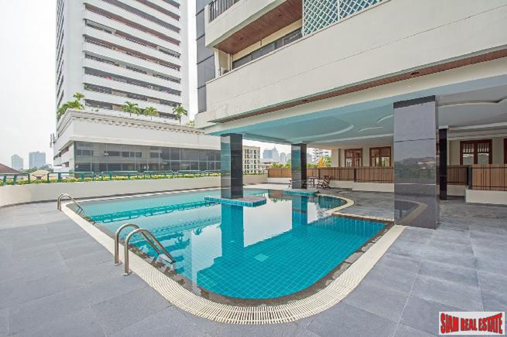 Condominium in Ekkamai, Bangkok 10027344