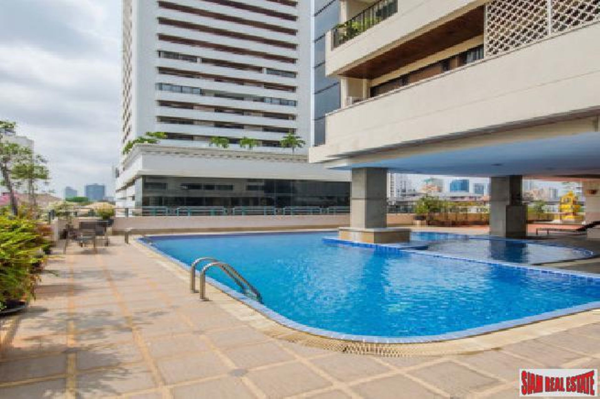 Condominium in Ekkamai, Bangkok 10027344