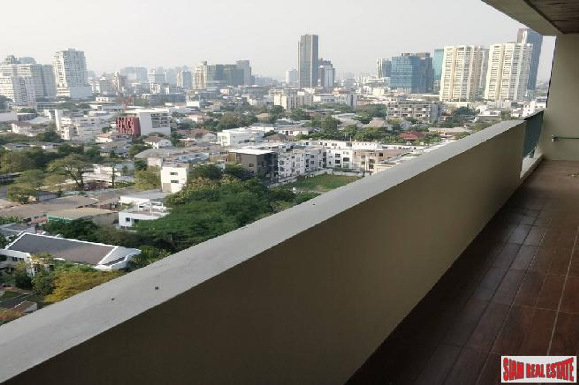 Condominium in Ekkamai, Bangkok 10027344