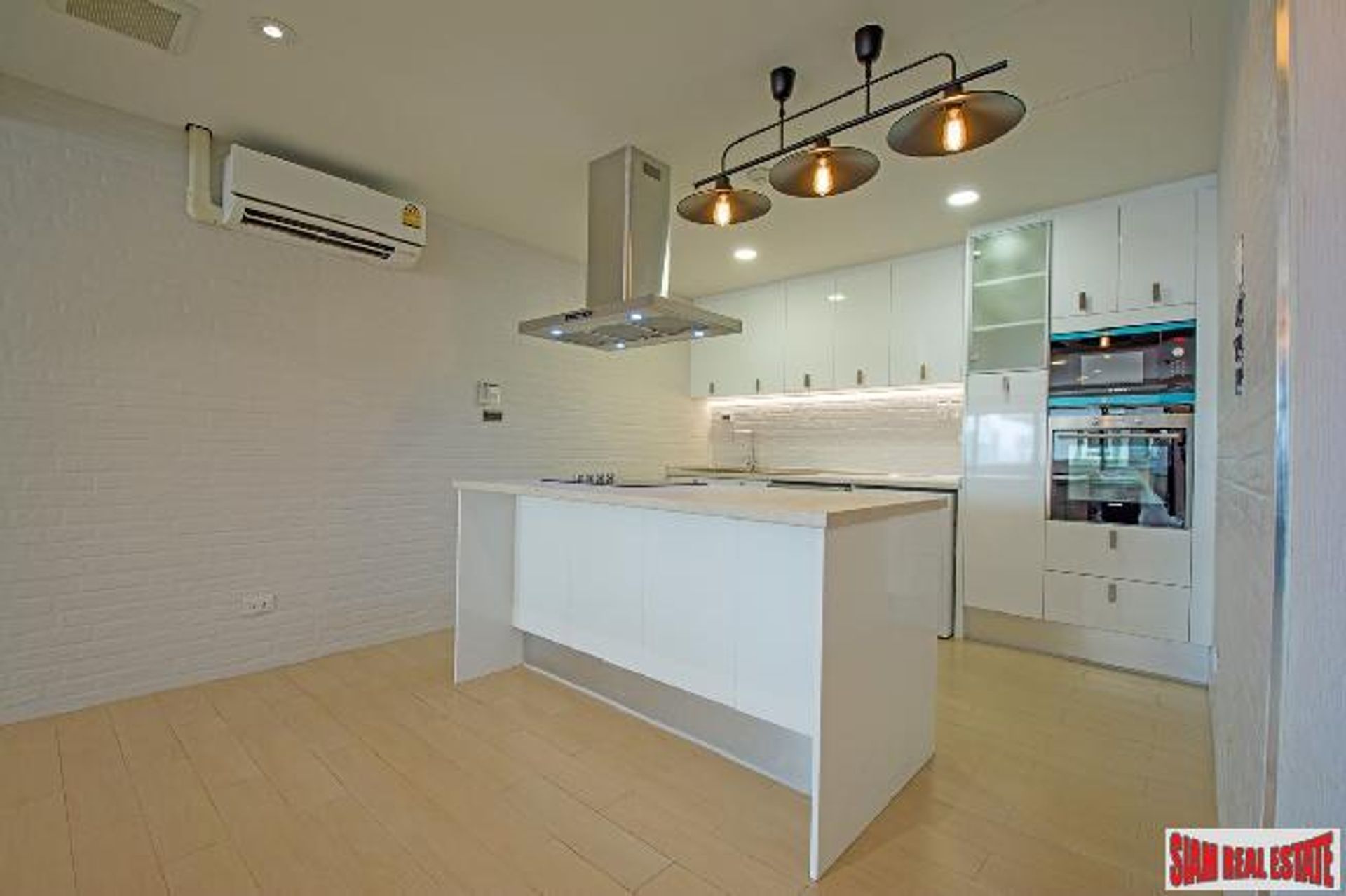 Condominium in Watthana, Krung Thep Maha Nakhon 10027344