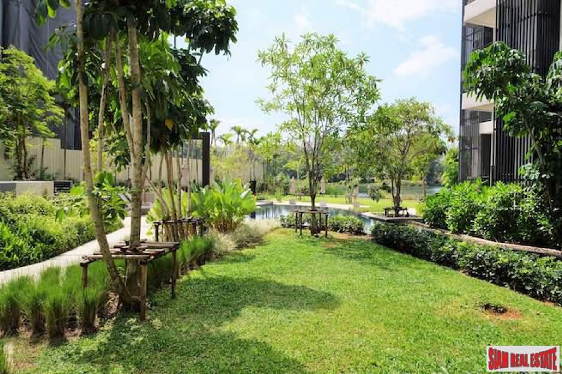 Condominium in Ban Choeng Thale, Phuket 10027672