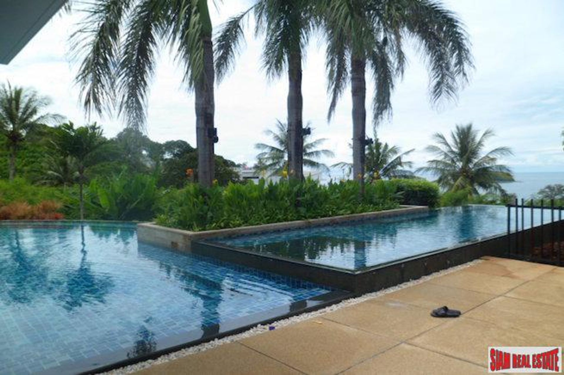 Condominio nel Divieto Kata, Phuket 10027747