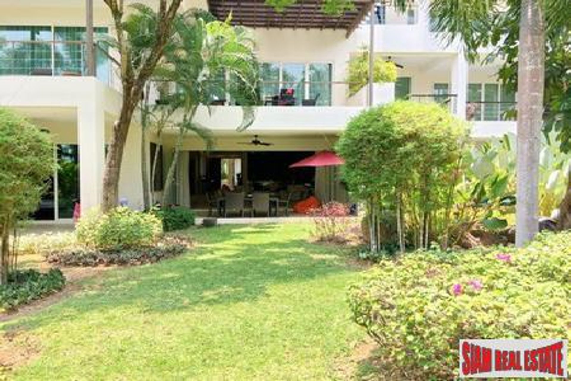 Condominium dans Layan, Phuket 10027768