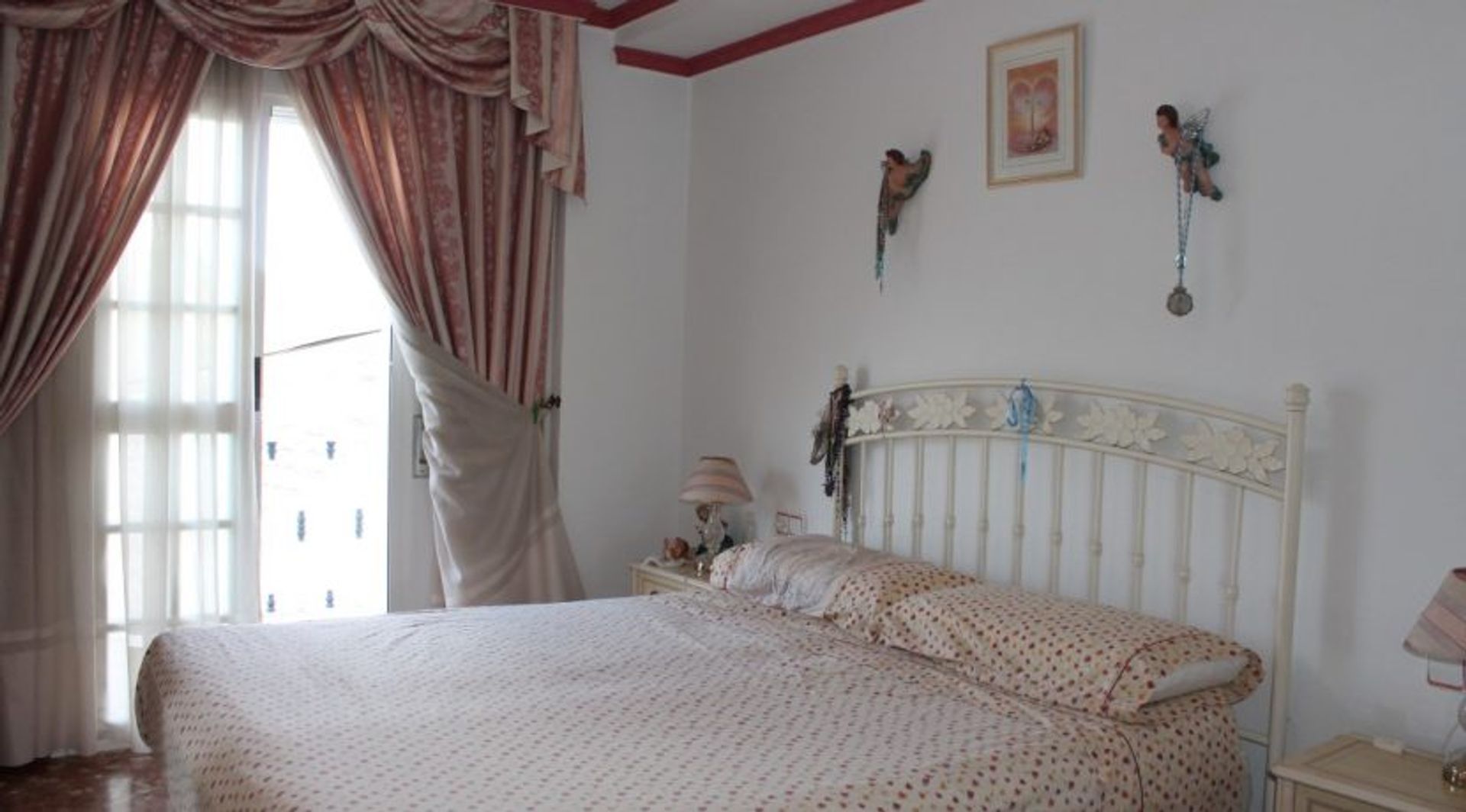 House in CanIllas de AlbaIda, Malaga 10028248