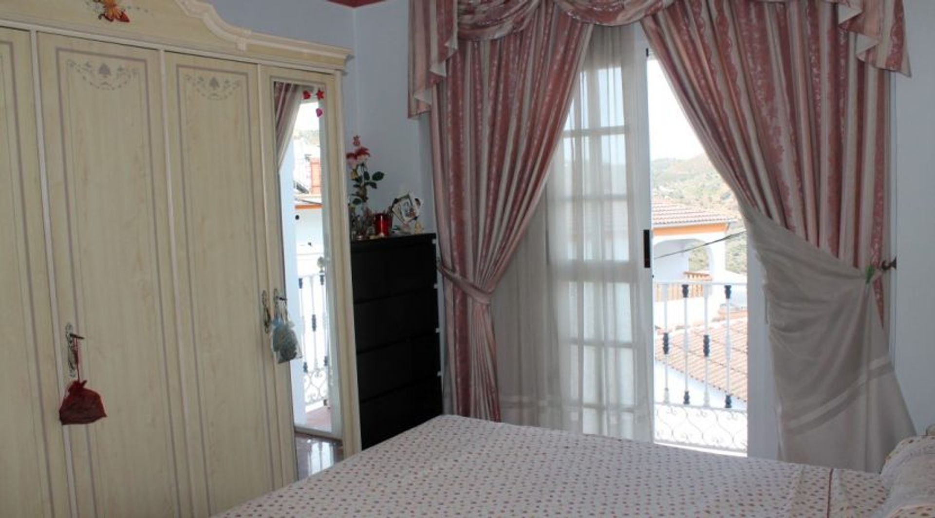 House in CanIllas de AlbaIda, Malaga 10028248