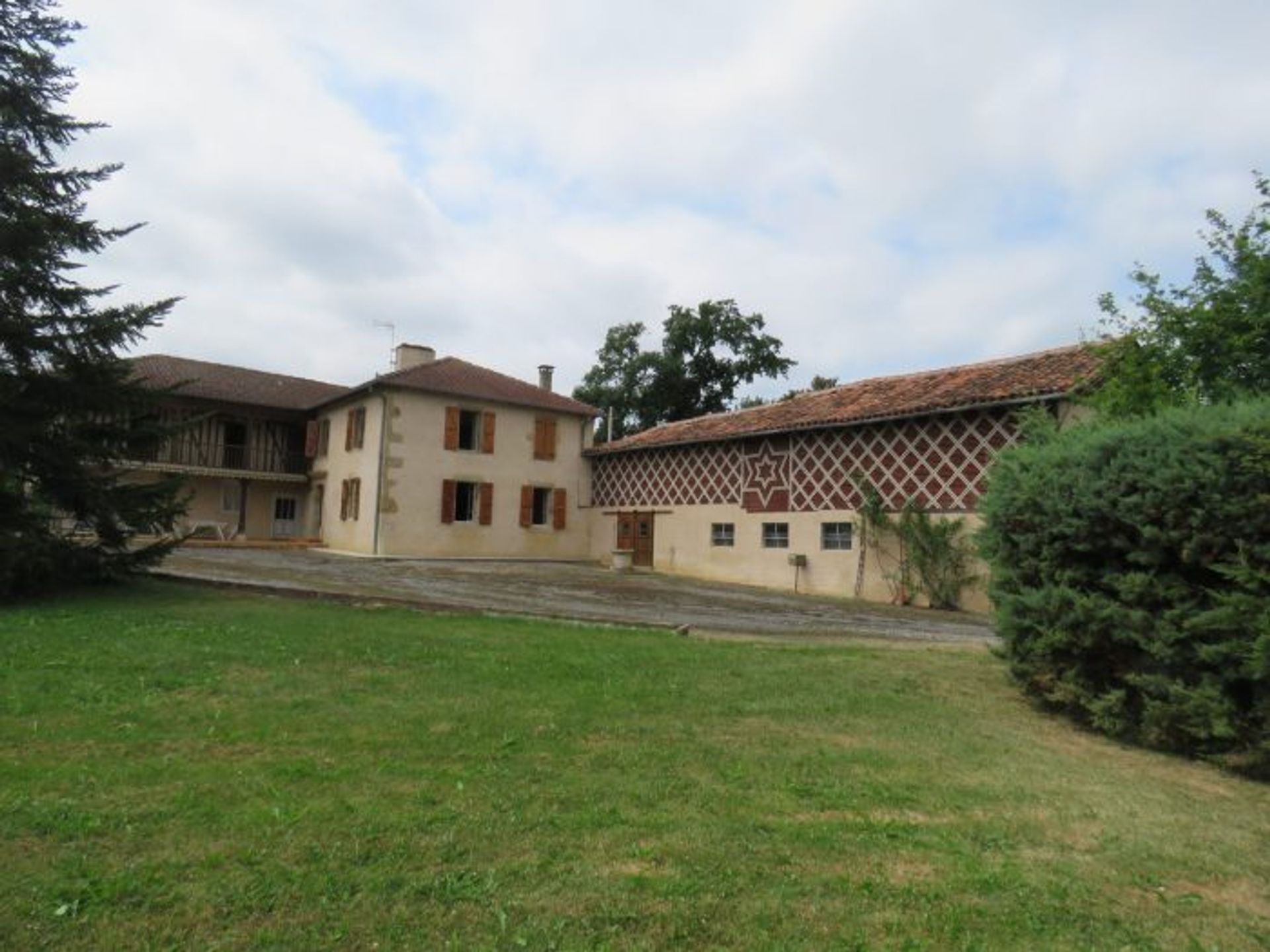 Condominium in Masseube, Occitanie 10028934