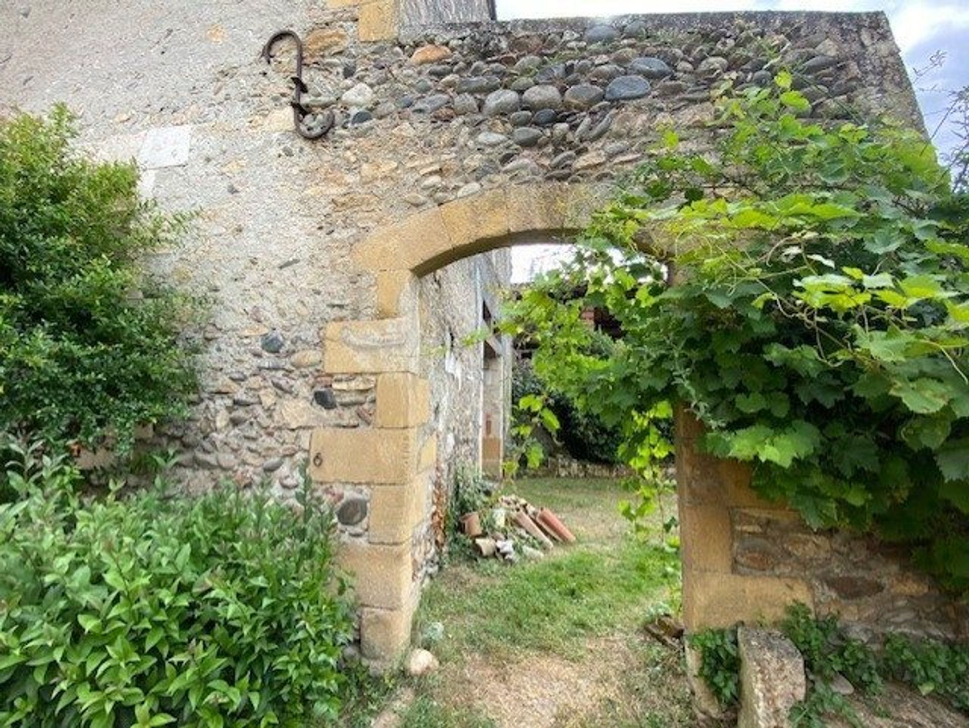 عمارات في Martres-Tolosane, Midi-Pyrenees 10029102