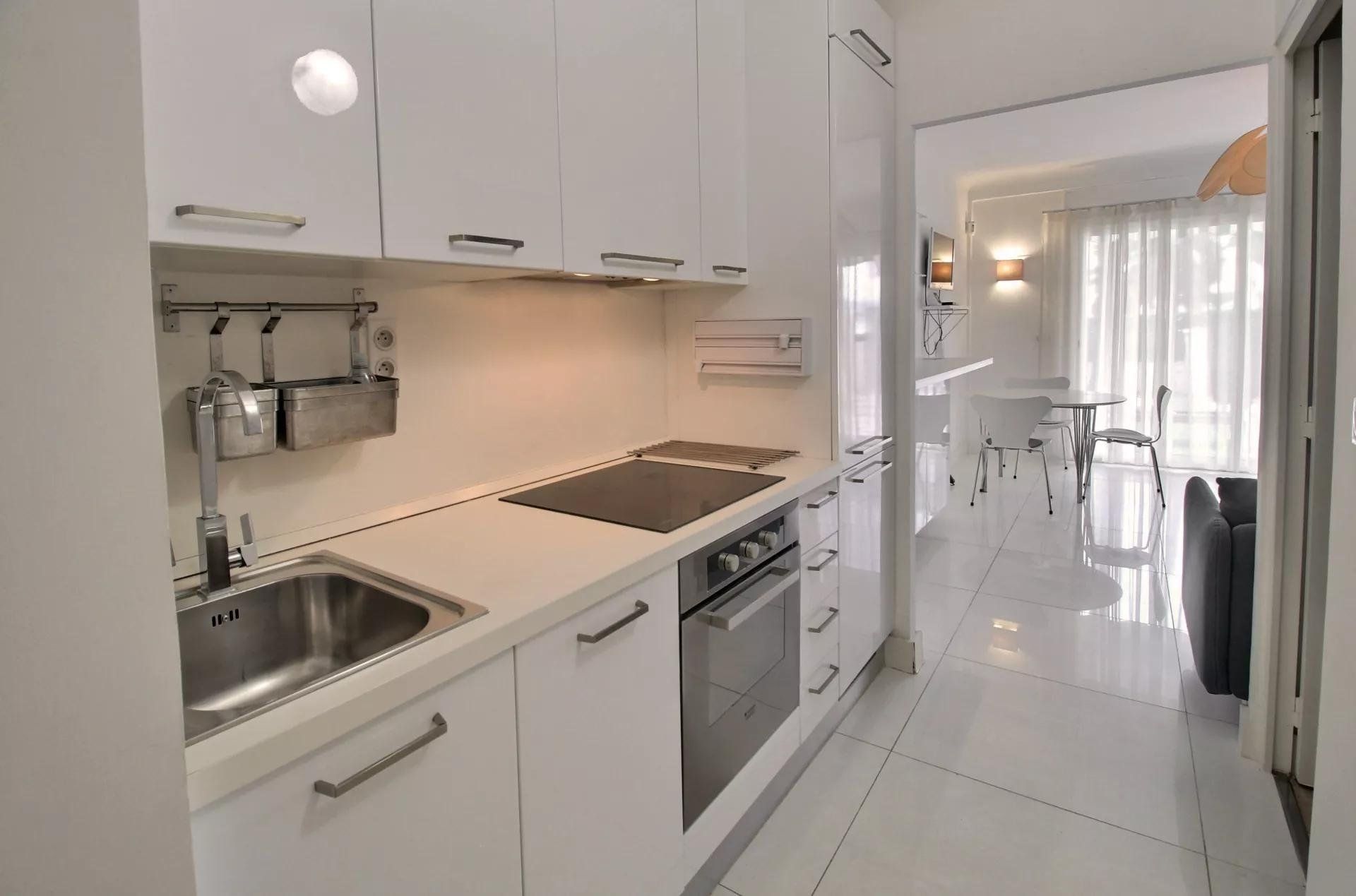 Condominium in Cannes, Provence-Alpes-Côte d'Azur 10029692