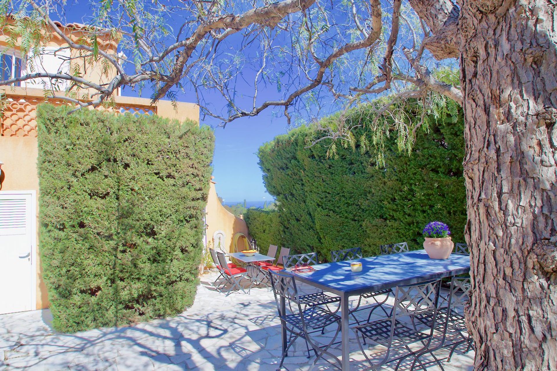 بيت في Spacious Villa With Separate Guest House On The Mediterranean And Esterel Mountains,  10029722