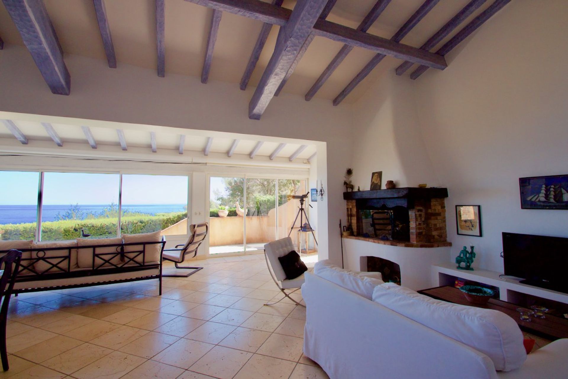 بيت في Spacious Villa With Separate Guest House On The Mediterranean And Esterel Mountains,  10029722