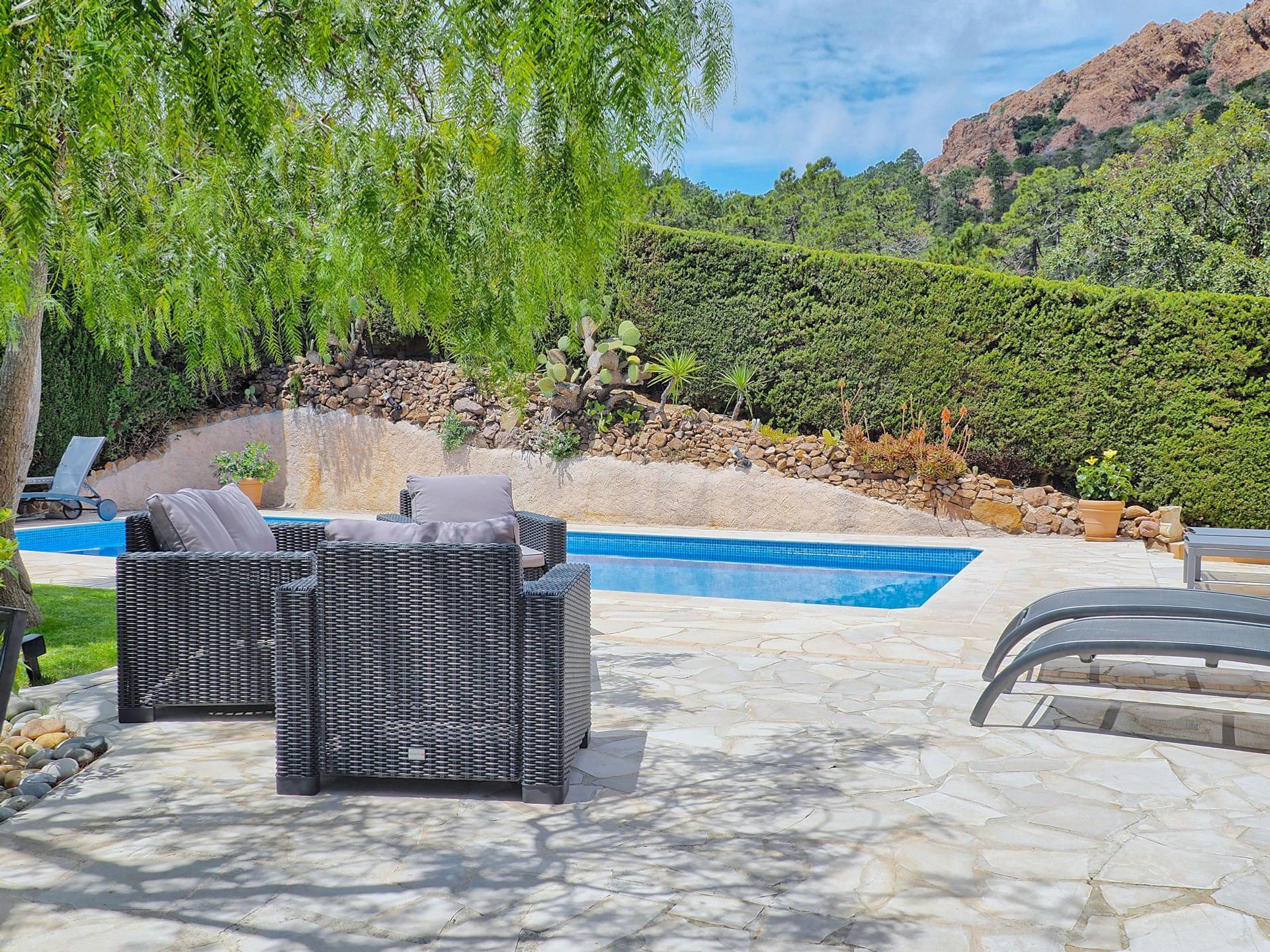 بيت في Spacious Villa With Separate Guest House On The Mediterranean And Esterel Mountains,  10029722