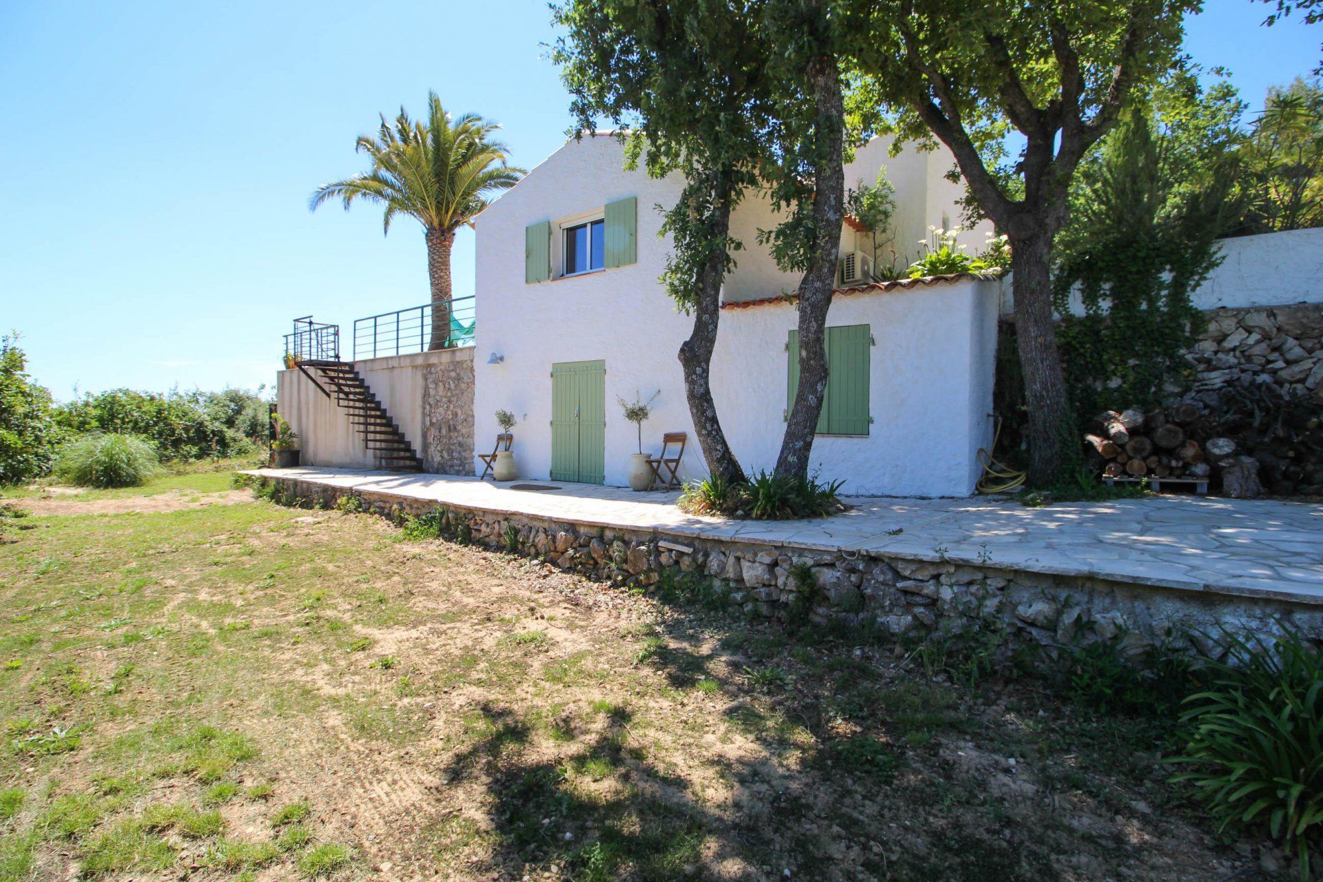 Osakehuoneisto sisään Saint-Cezaire-sur-Siagne, Provence-Alpes-Cote d'Azur 10029779