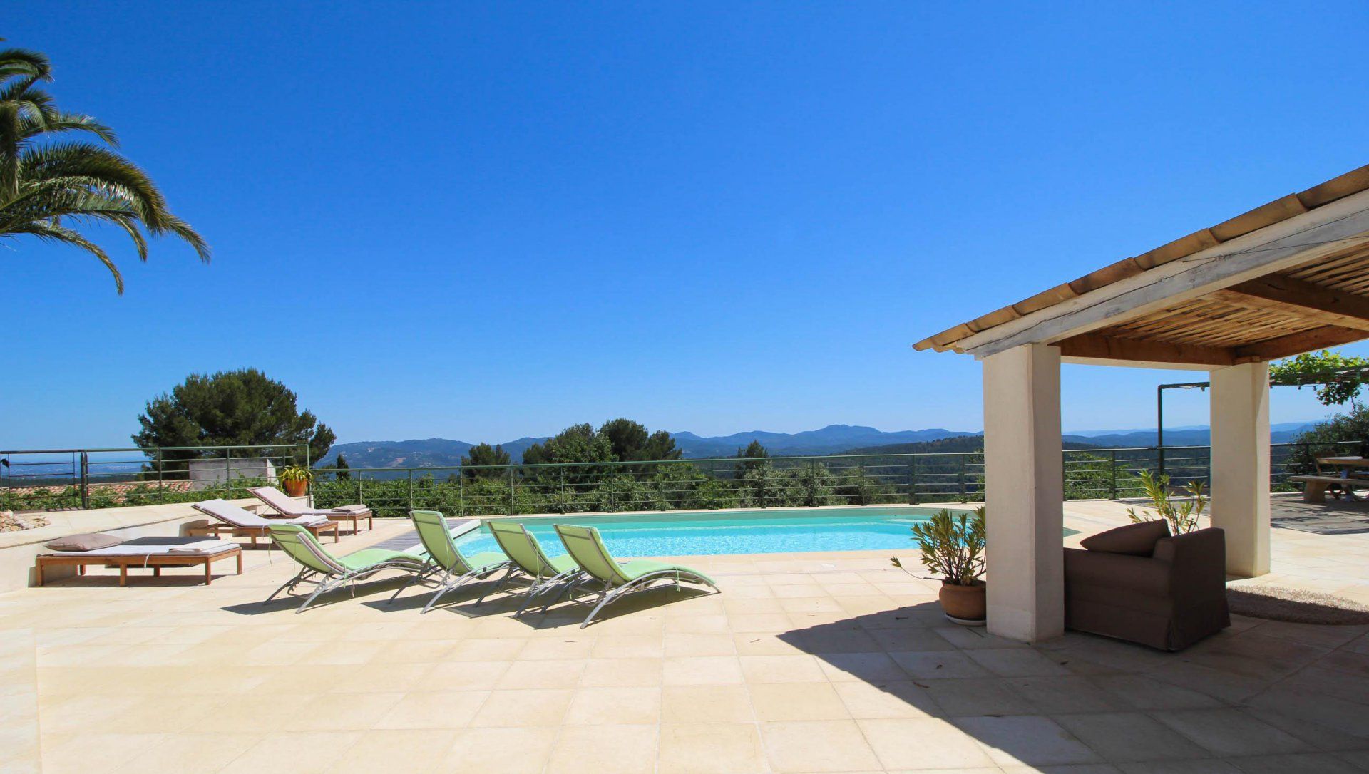 Osakehuoneisto sisään Saint-Cezaire-sur-Siagne, Provence-Alpes-Cote d'Azur 10029779