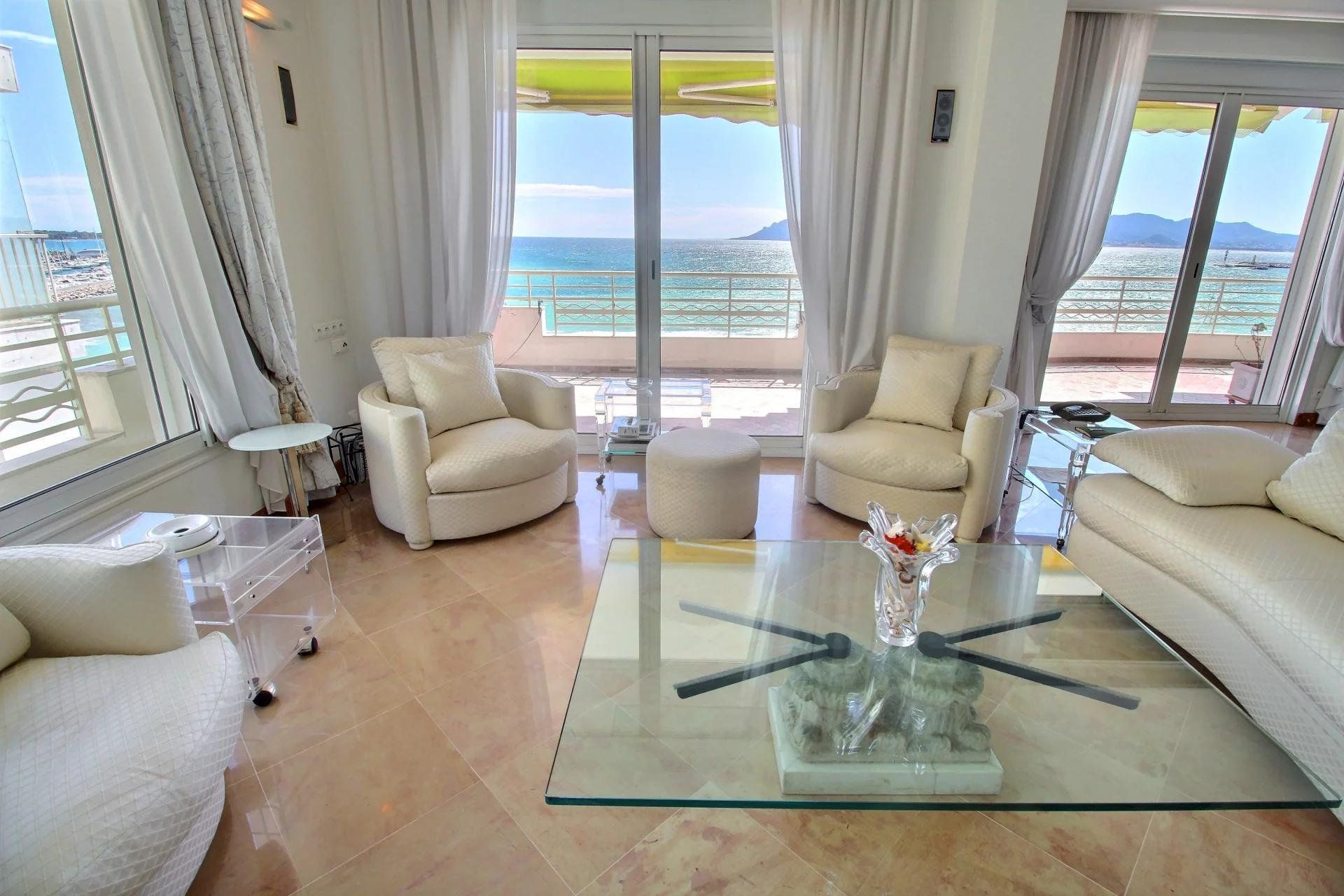 Condominium dans Cannes, Provence-Alpes-Côte d'Azur 10029788