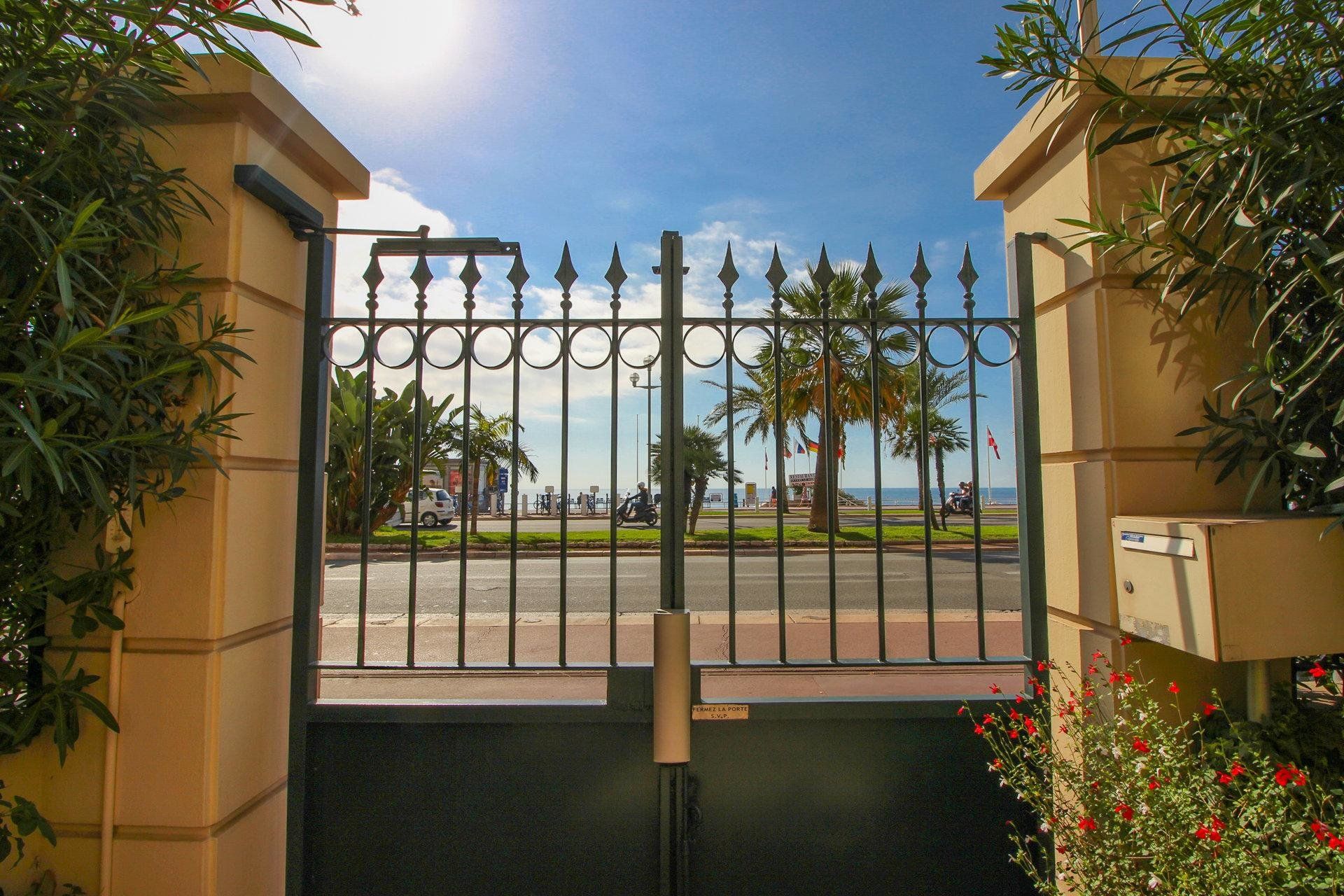 Autre dans Nice Promenade Des Anglais, Provence-Alpes-Cote d'Azur 10029809