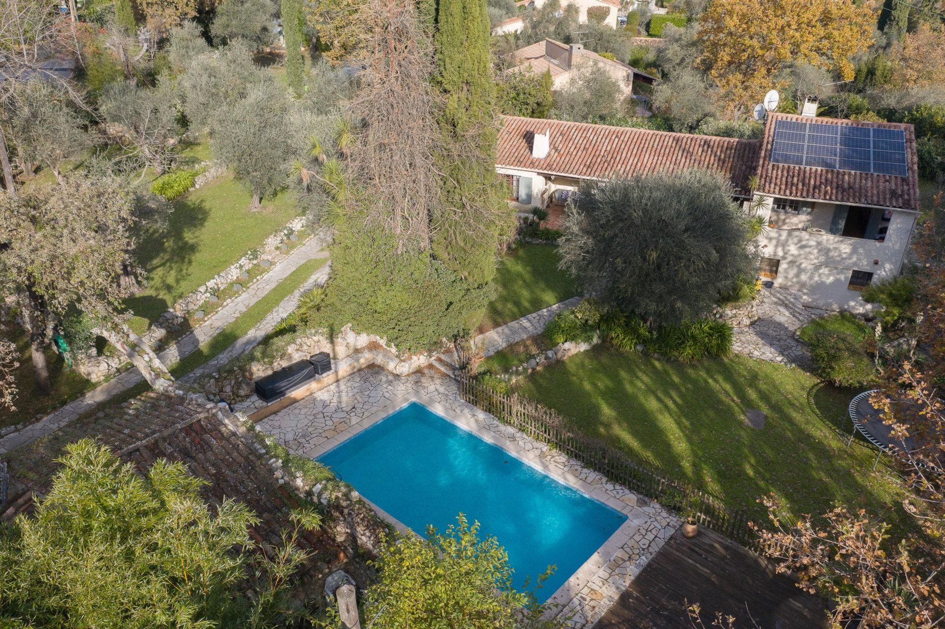 casa en Le Bar-sur-Loup, Provenza-Alpes-Costa Azul 10029994