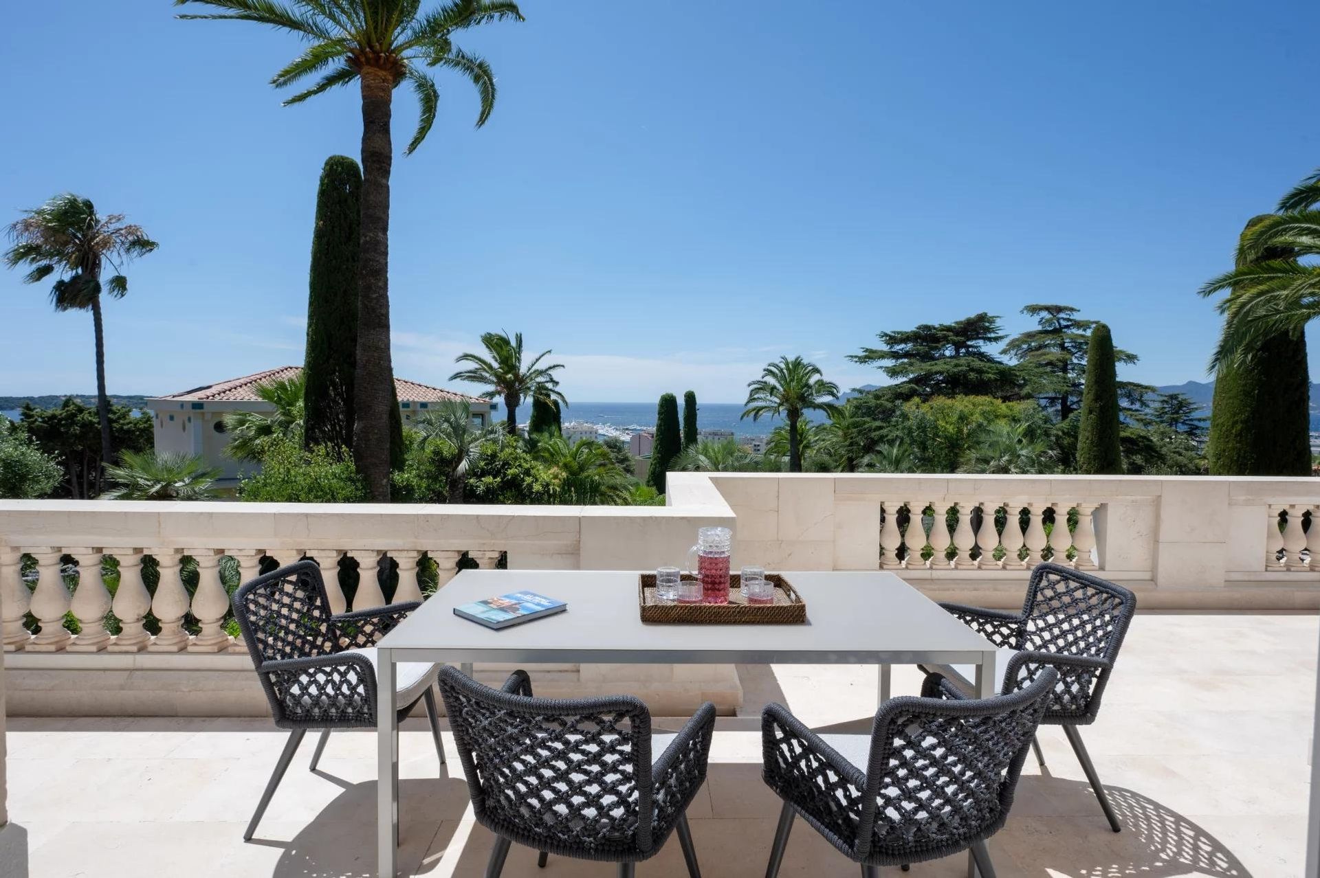 Condominium in Cannes, Provence-Alpes-Côte d'Azur 10030032