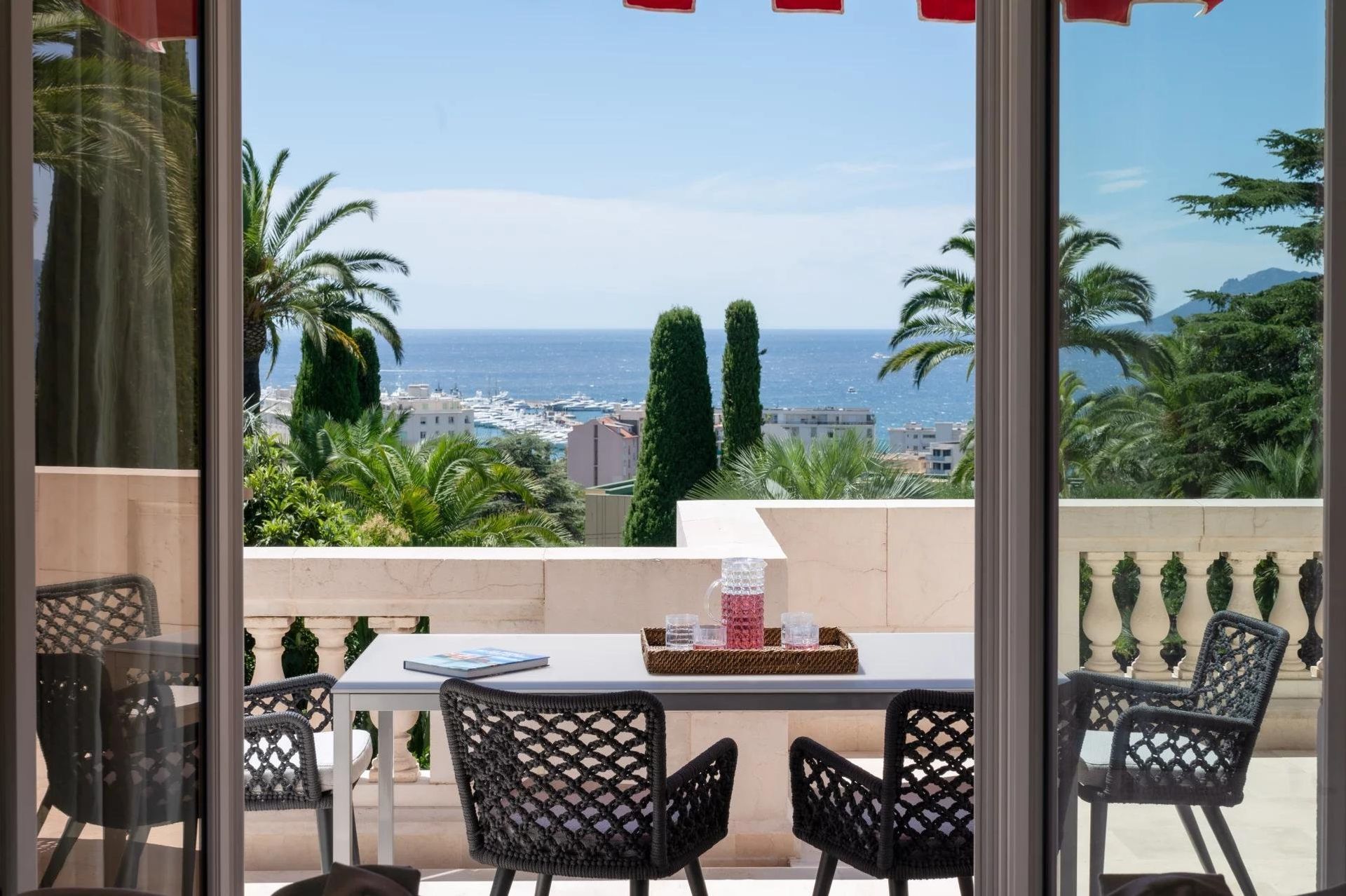 Condominium in Cannes, Provence-Alpes-Côte d'Azur 10030032