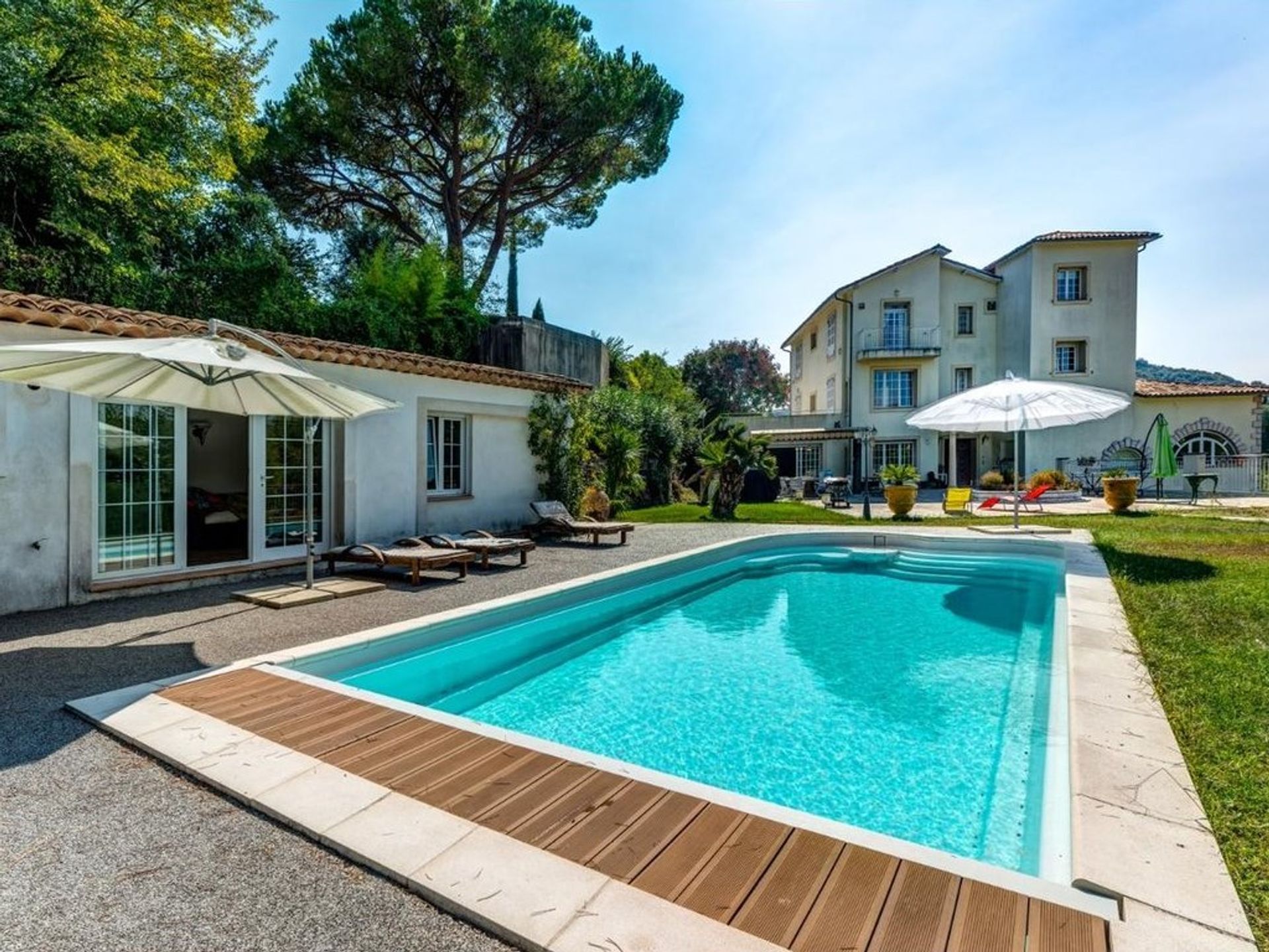 Huis in La Colle-sur-Loup, Provence-Alpes-Côte d'Azur 10030167