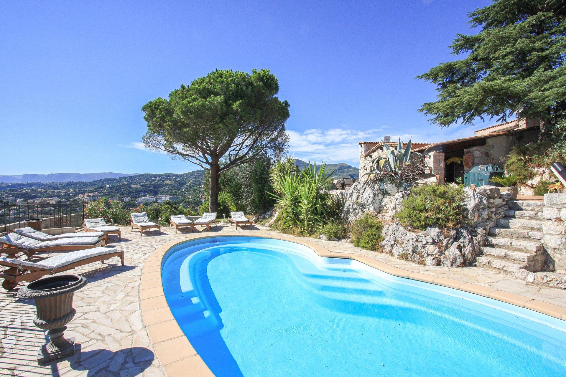 Condominium in Villefranche-sur-Mer, Provence-Alpes-Côte d'Azur 10030192