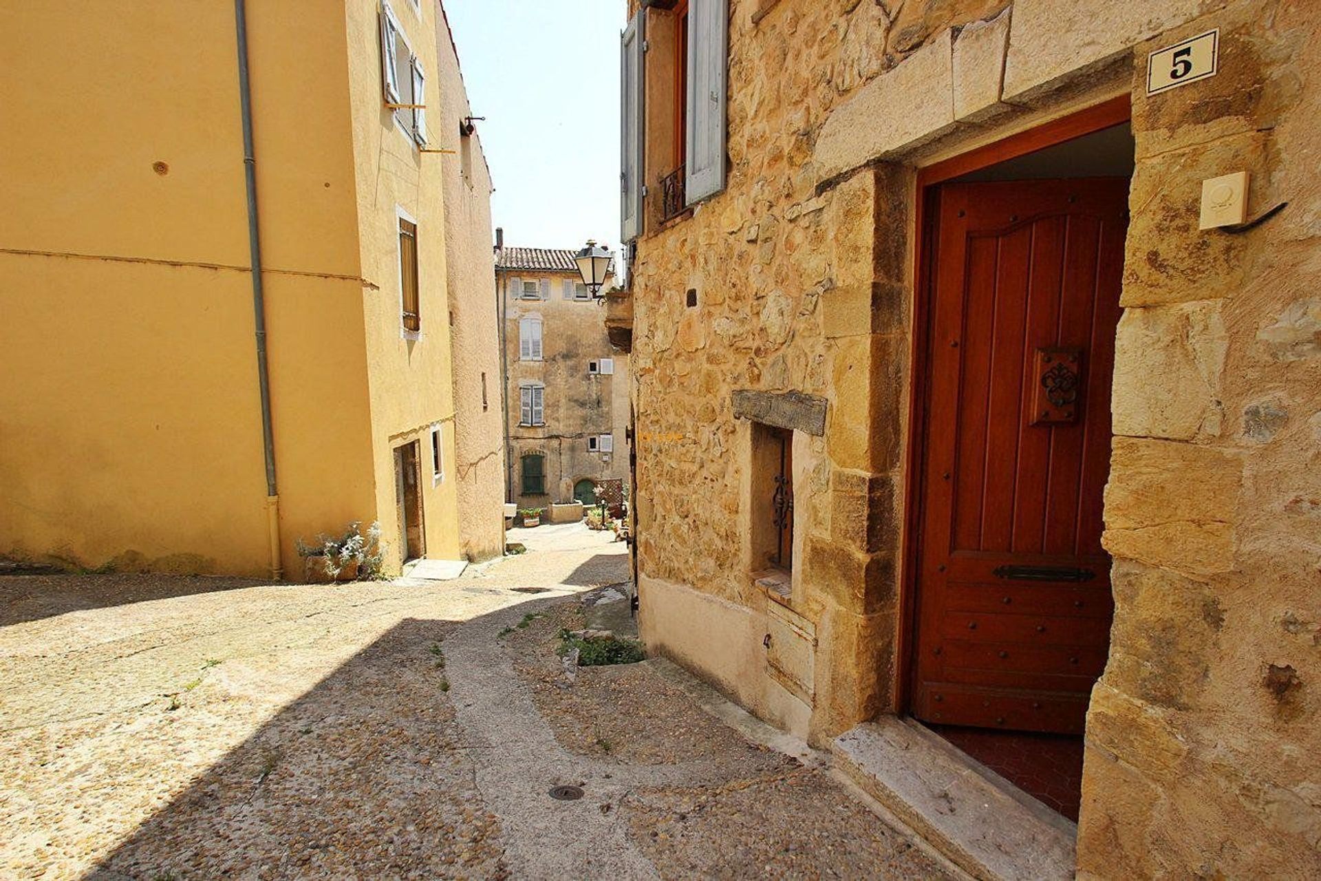 Talo sisään Callian, Provence-Alpes-Cote d'Azur 10030218