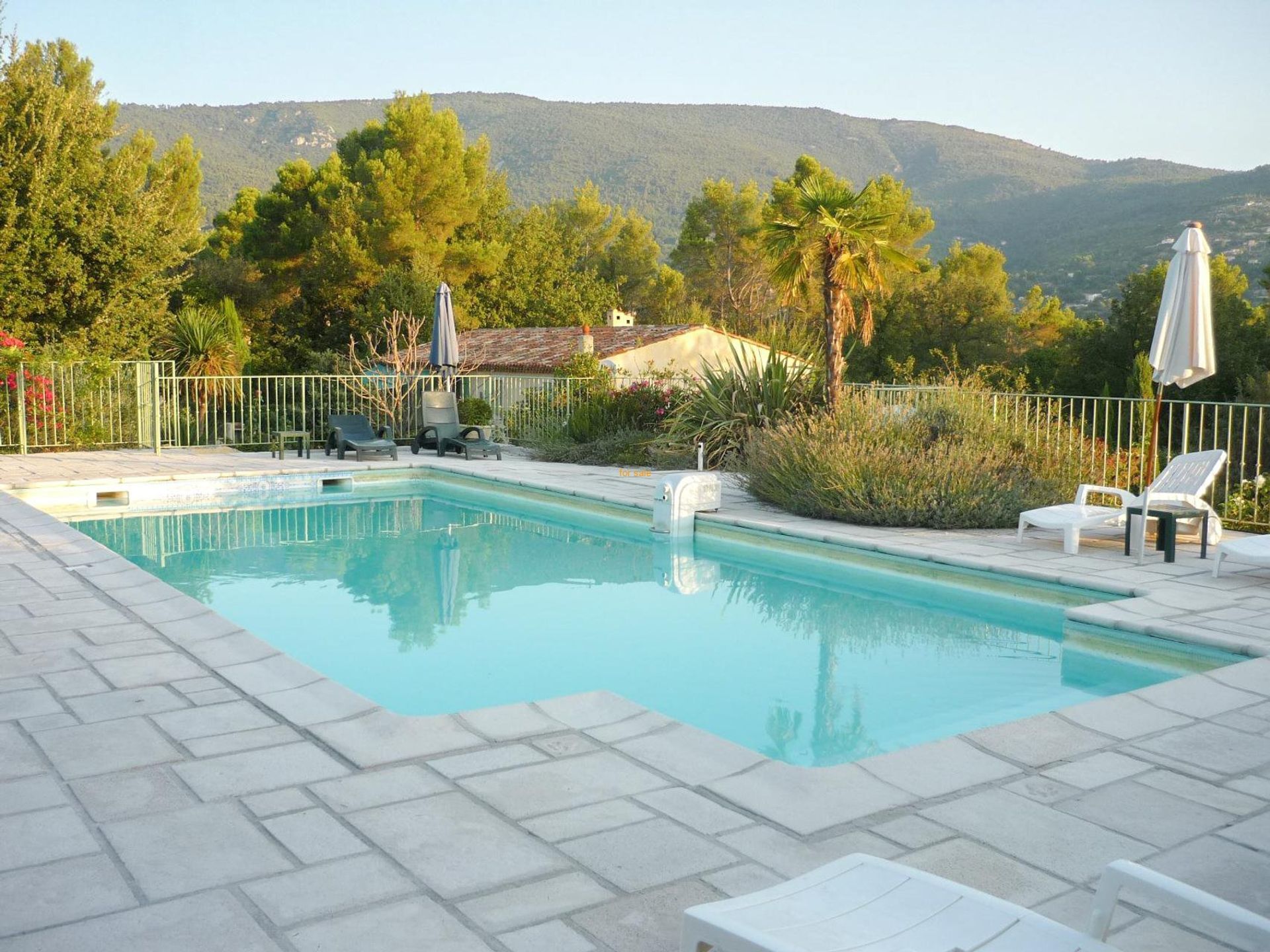 Condominium dans Seillans, Provence-Alpes-Cote d'Azur 10030242